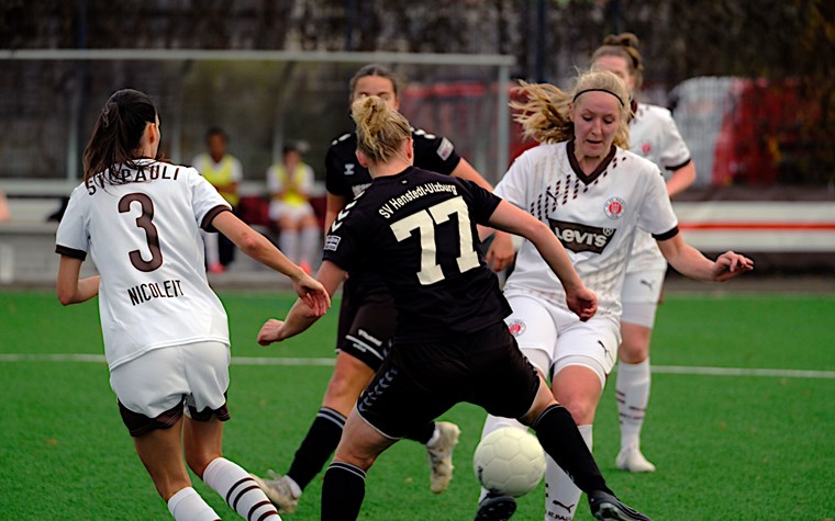 1:3 gegen Henstedt-Ulzburg: 1. Frauen verlieren letztes Spiel der Hinrunde