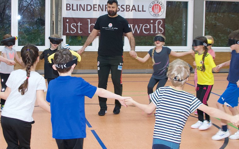 Projekt „Check Voy!“: Blindenfußball-Sensibilisierungstraining an Hamburger Schulen