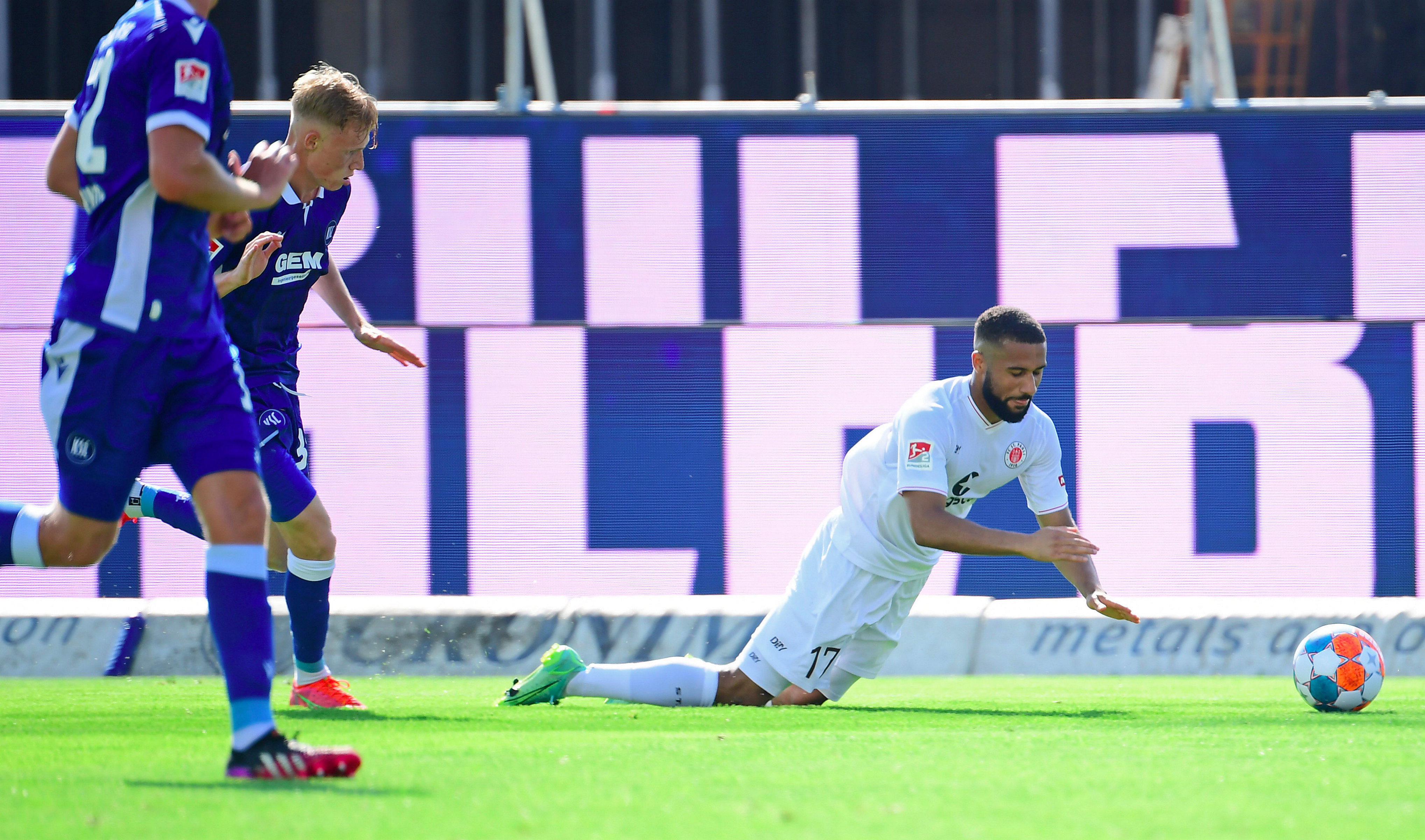 Daniel-Kofi Kyereh goes down in the box, and the resulting penalty is converted by Guido Burgstaller