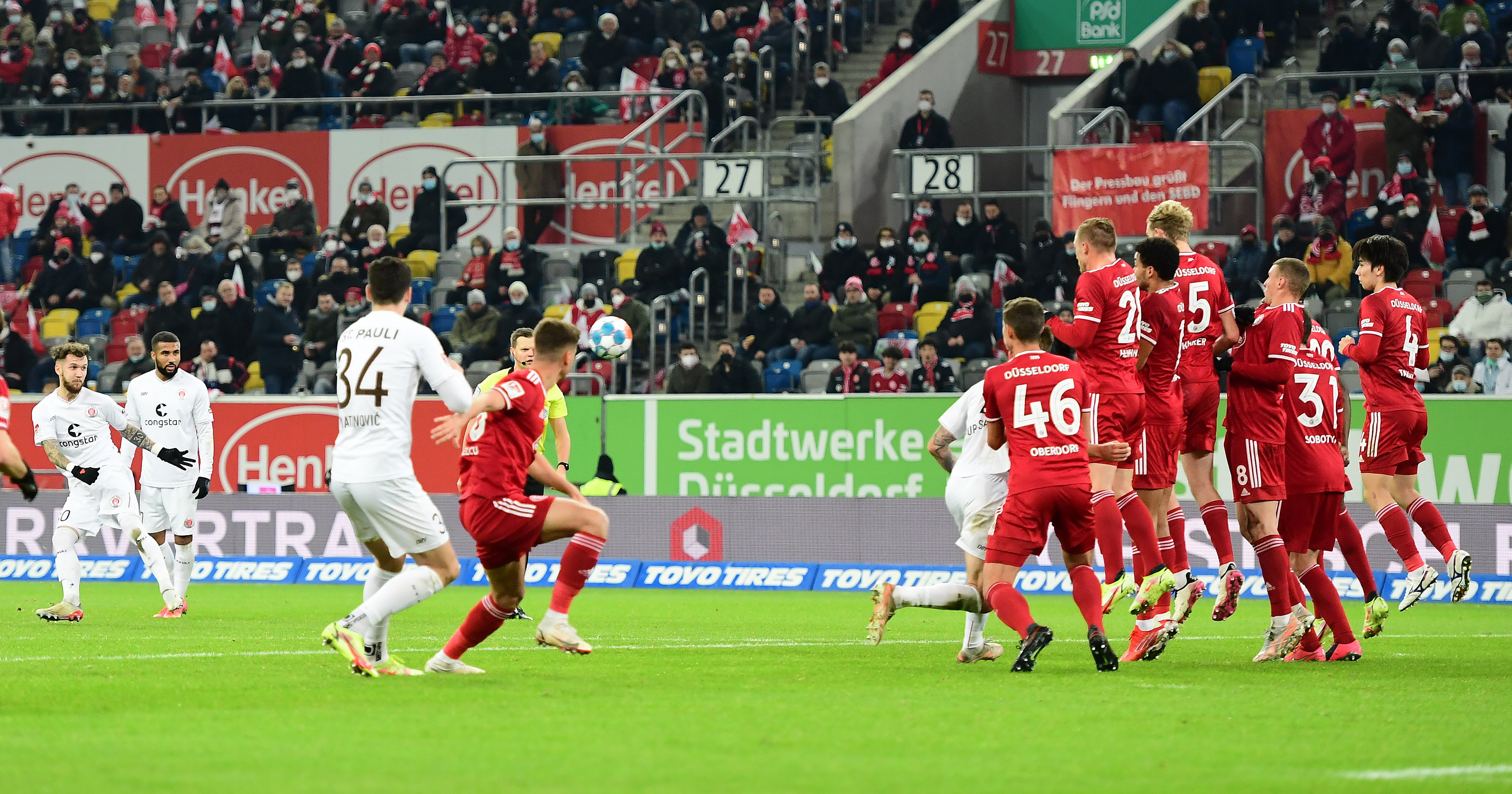 Marcel Hartel (left) curls a free-kick into the wall at Fortuna Düsseldorf.