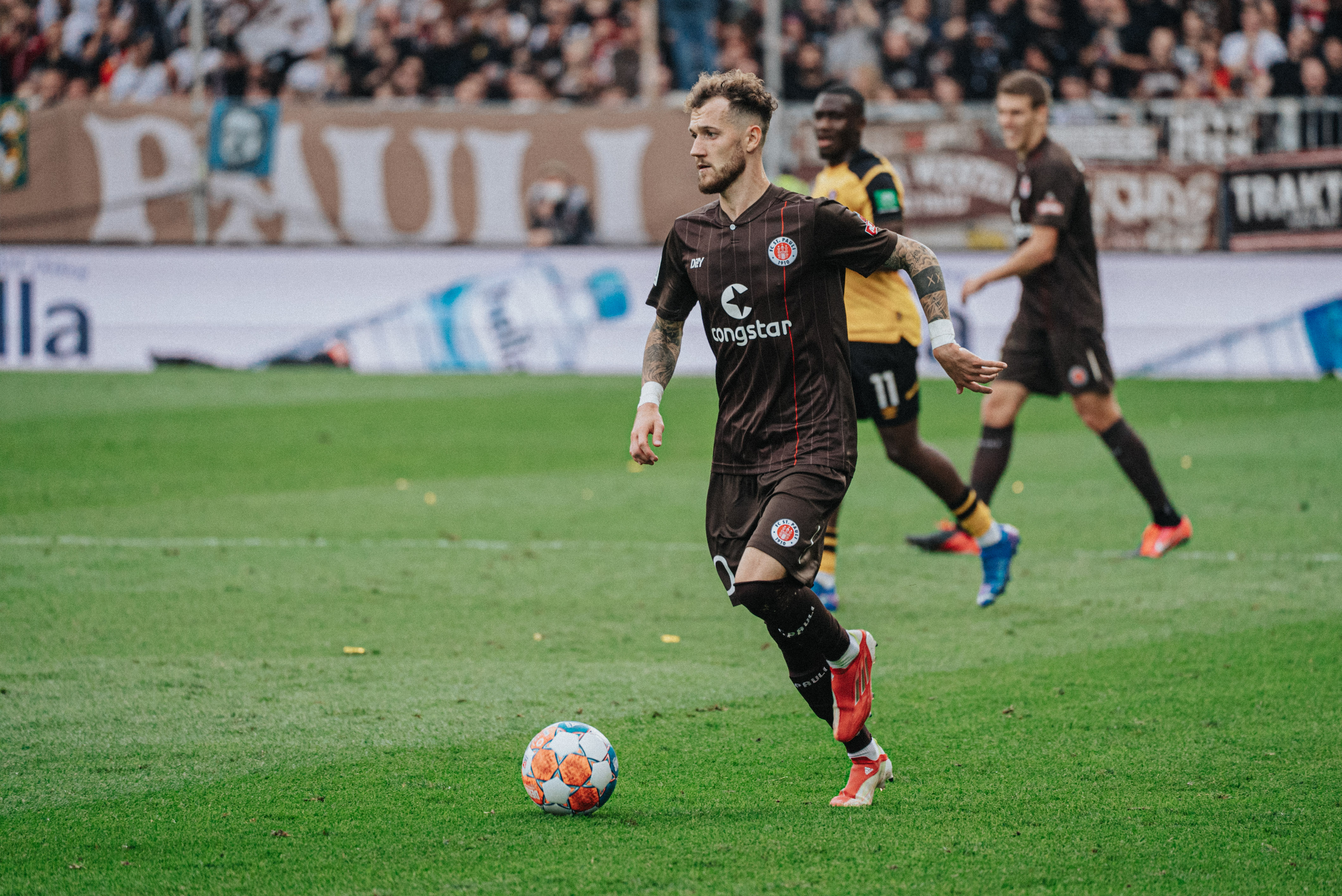 Marcel Hartel mit dem Ball am Fuß im Heimspiel gegen Dynamo Dresden.