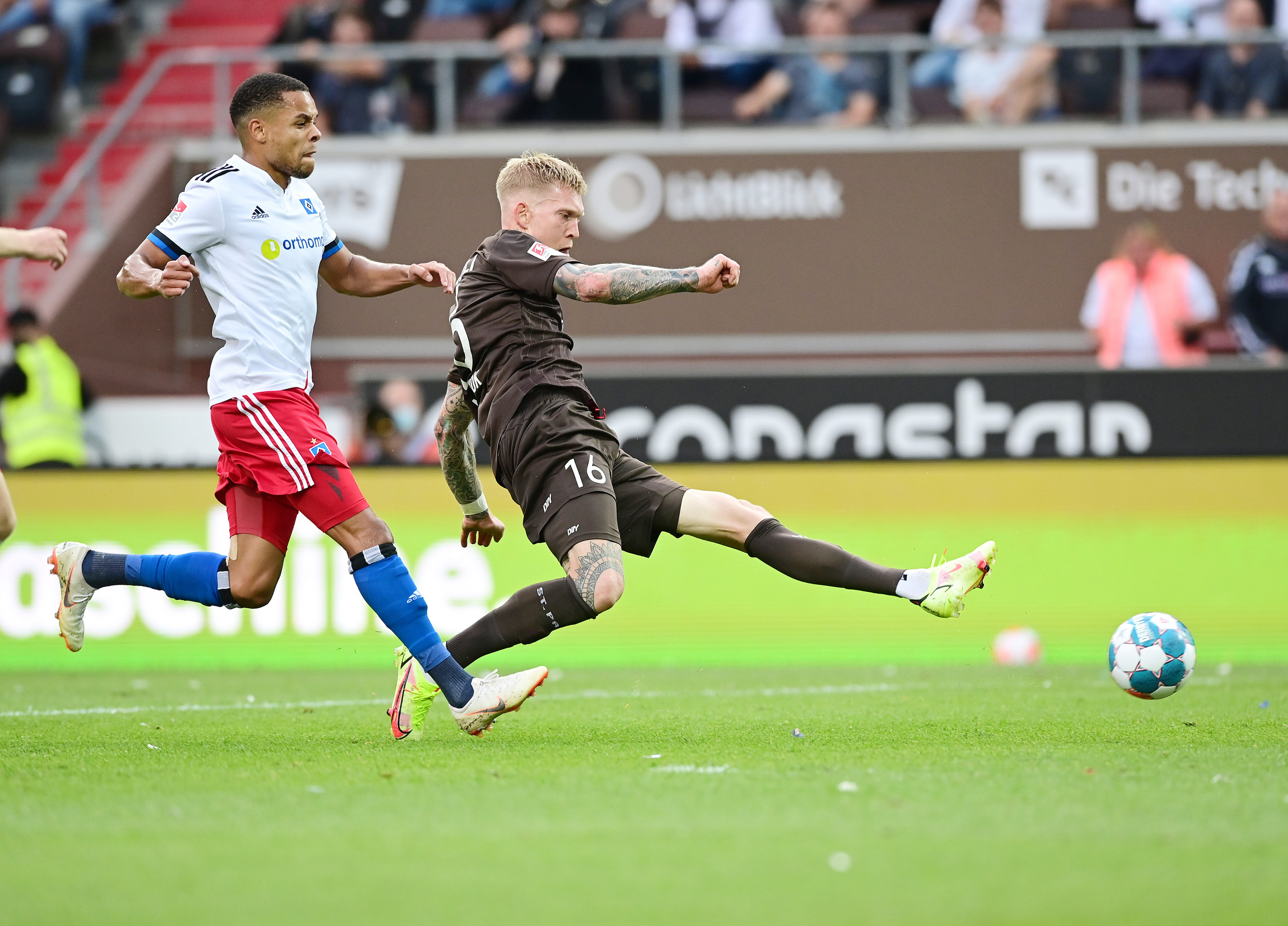 Simon Makienok has netted twice on the counterattack, including this strike in the 3-2 home win over HSV.