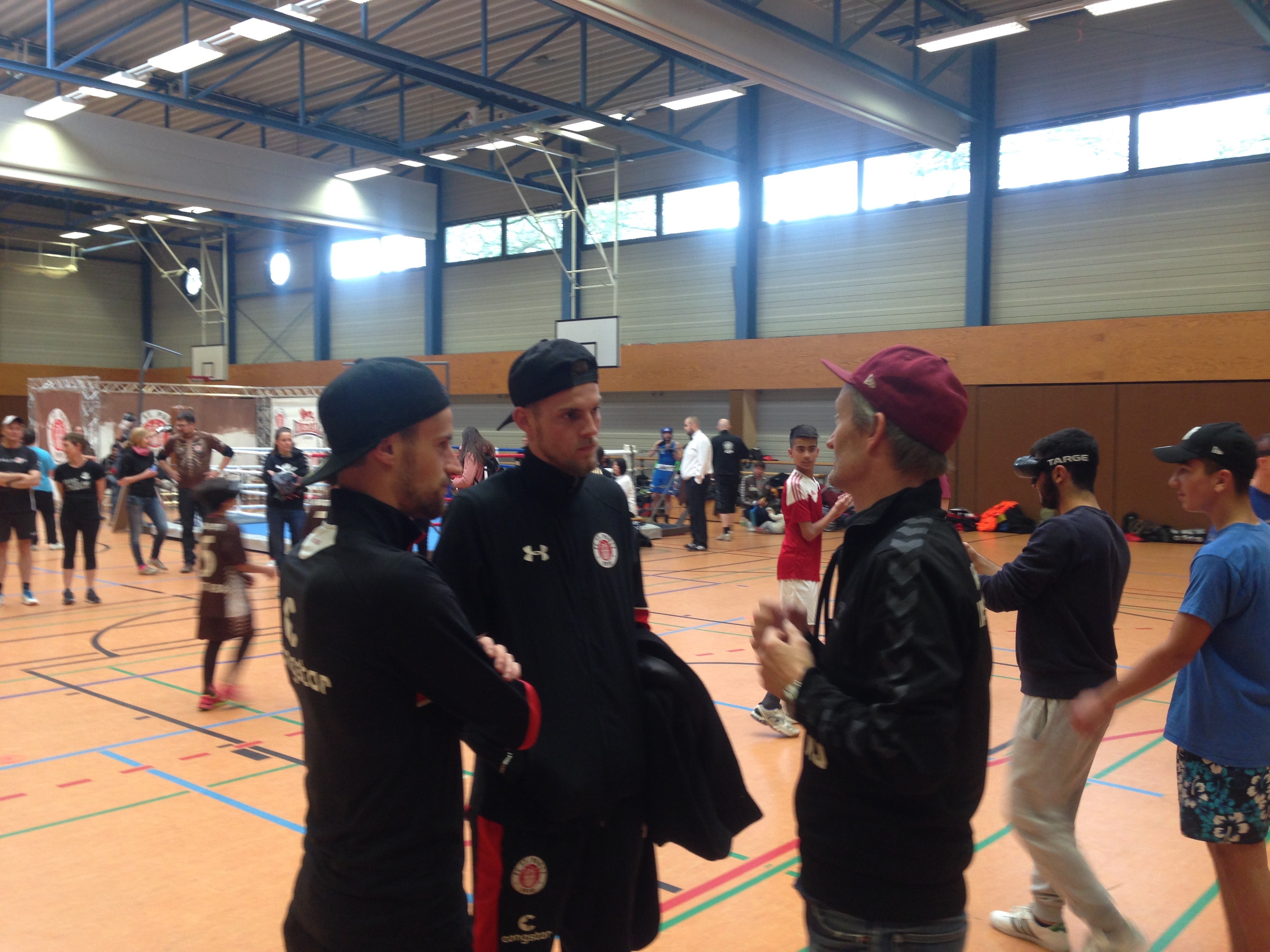 Jan Philipp-Kalla und Marvin Ducksch schauten beim Sportsday vorbei.