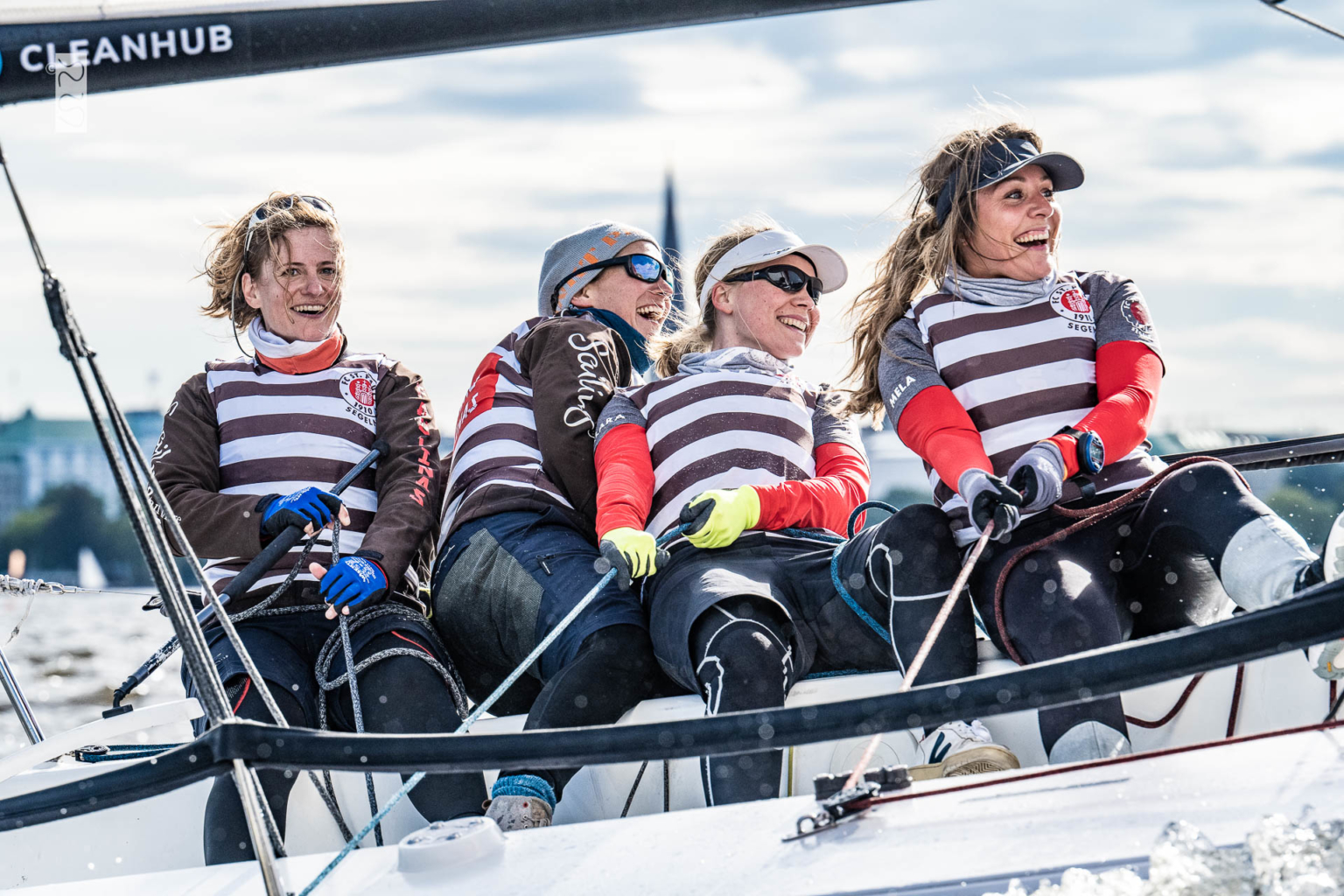 Die Sailing Paulinas (v.l.n.r.): Anna (Steuerfrau), Mieke (Taktik), Klara (Trimm), Melanie (Vorschiff) - es fehlt: Stella