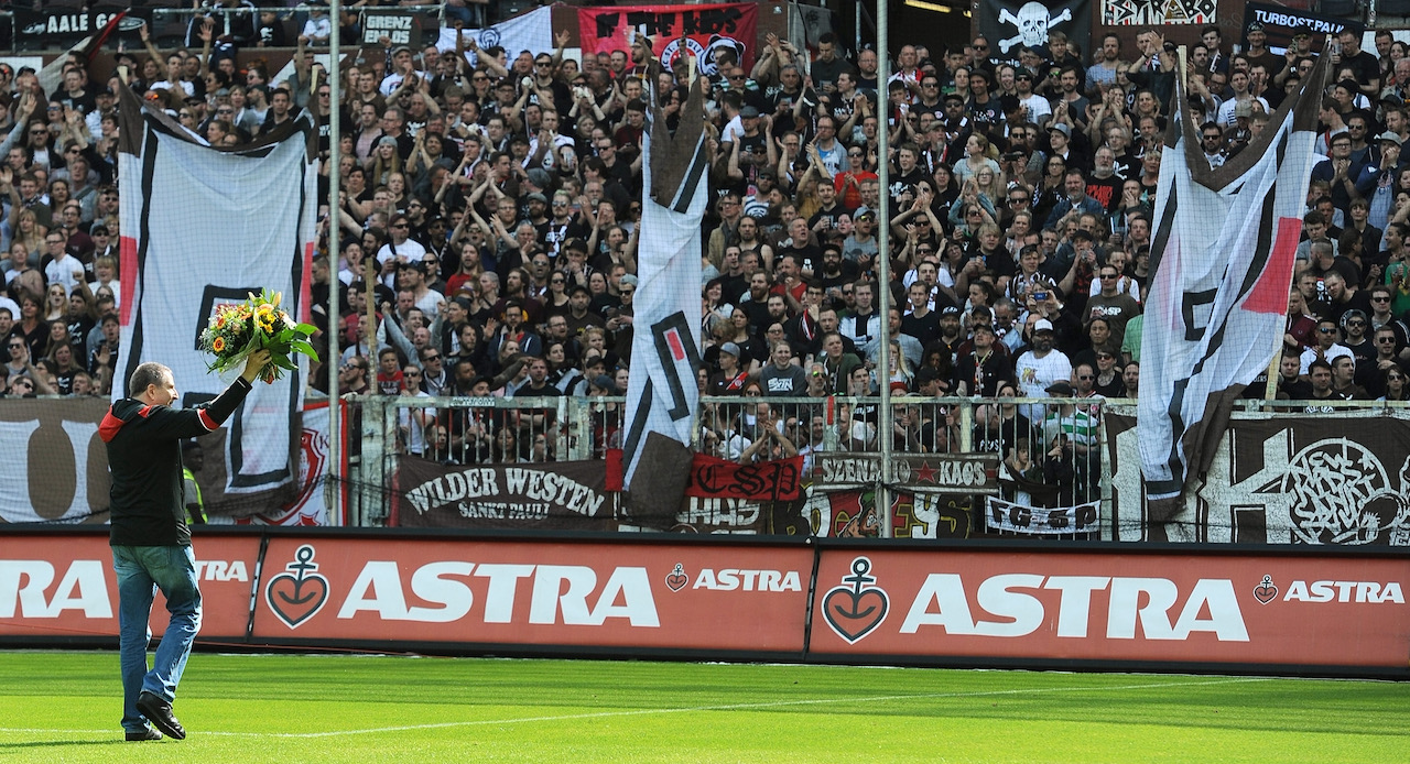 14. Mai 2017: Beim letzten Heimspiel der Saison gegen Greuther Fürth (1:1) wurde Rainer Wulff als Stadionsprecher verabschiedet.