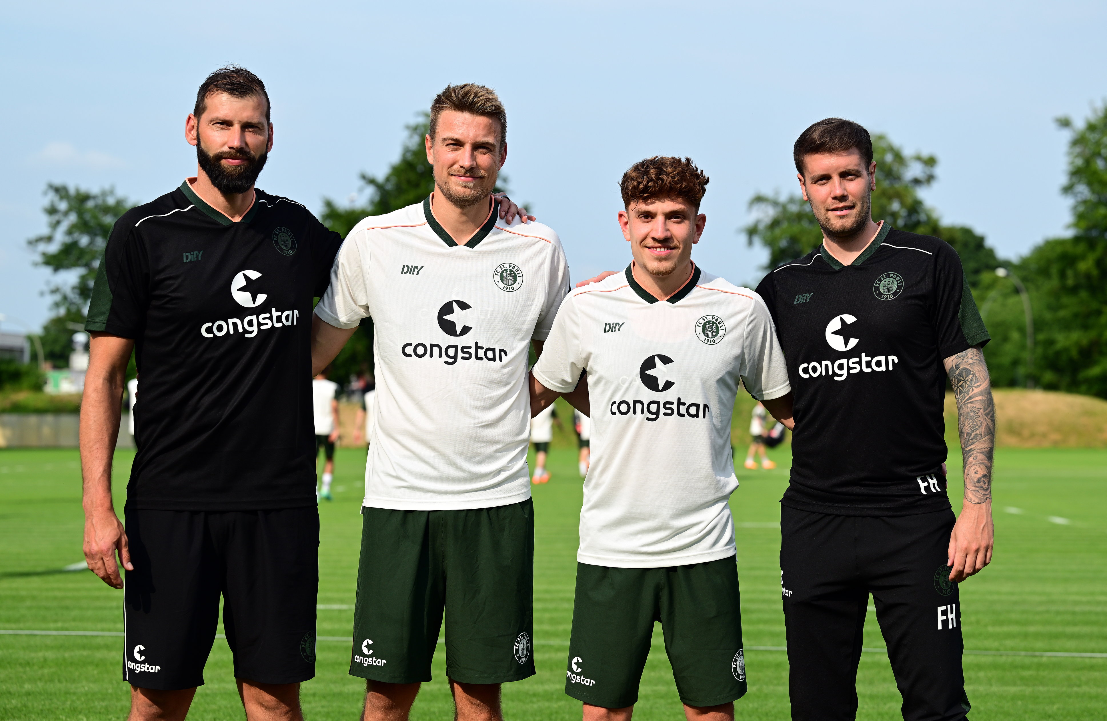 New recruits Thomas Barth, Hauke Wahl and Philipp Treu with head coach Fabian Hürzeler.