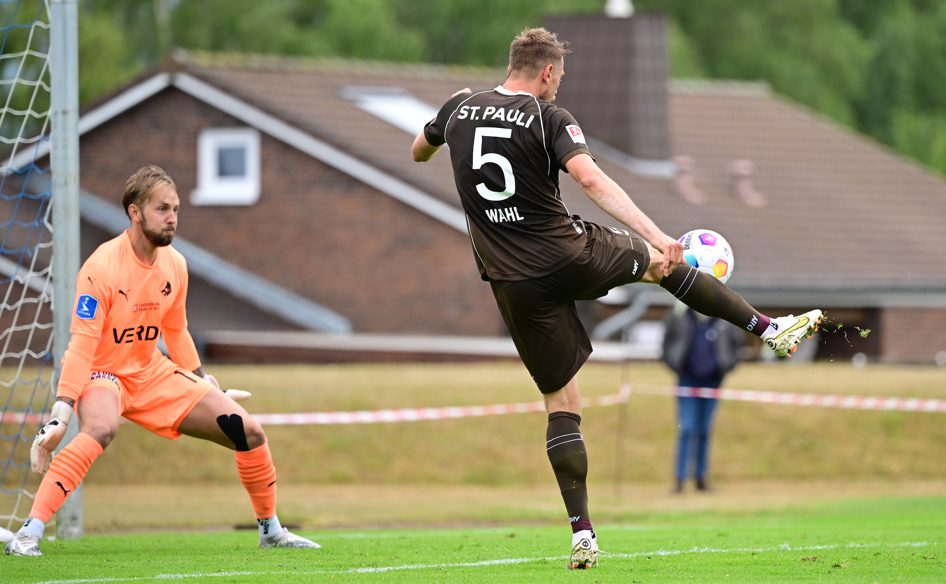 Hauke Wahl überwindet Patrik Carlgren und erzielt die Führung für unseren FCSP.