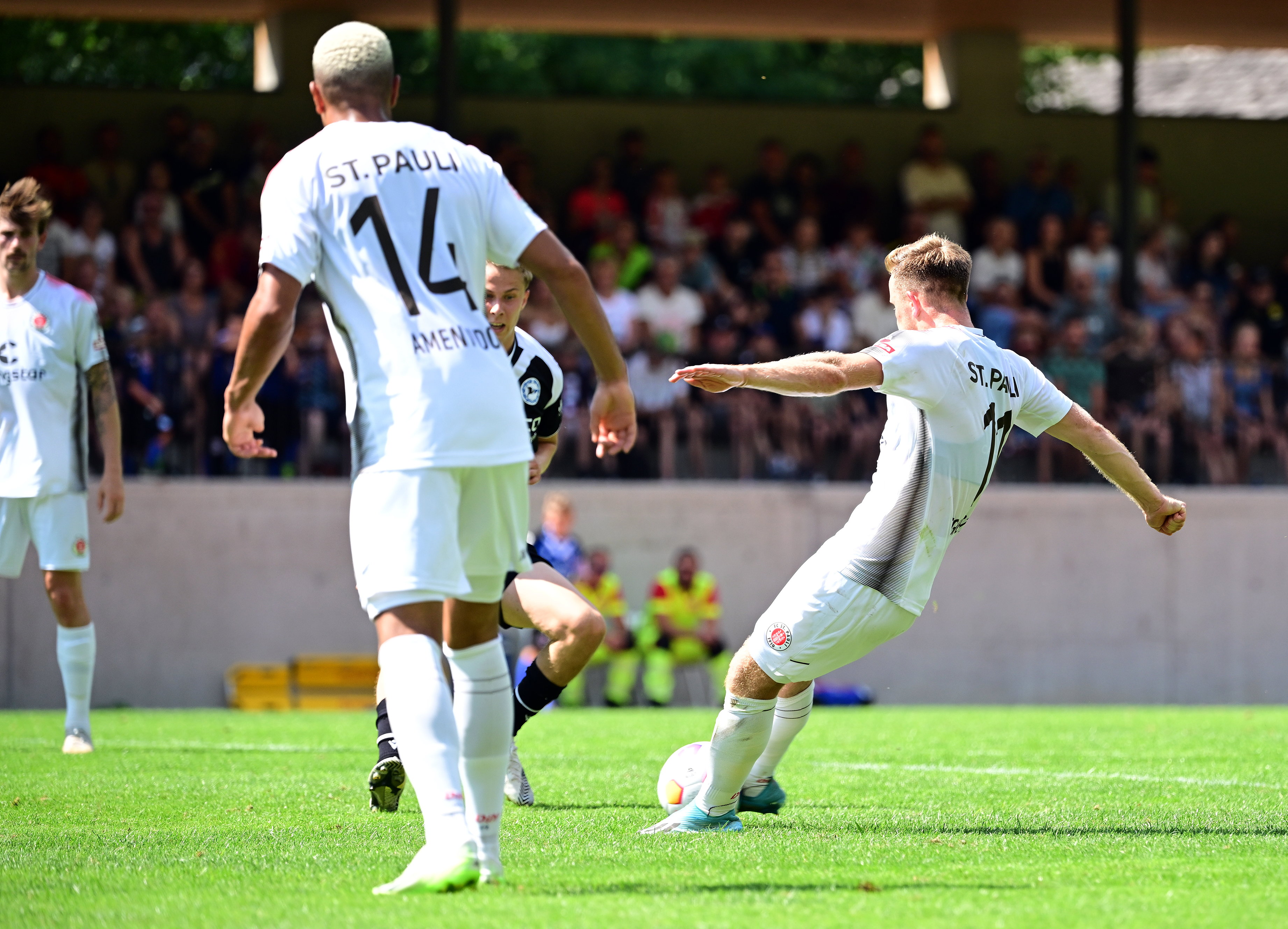 Johannes Eggestein capitalises on a Bielefeld mistake in the 25th minute to give his side the lead.