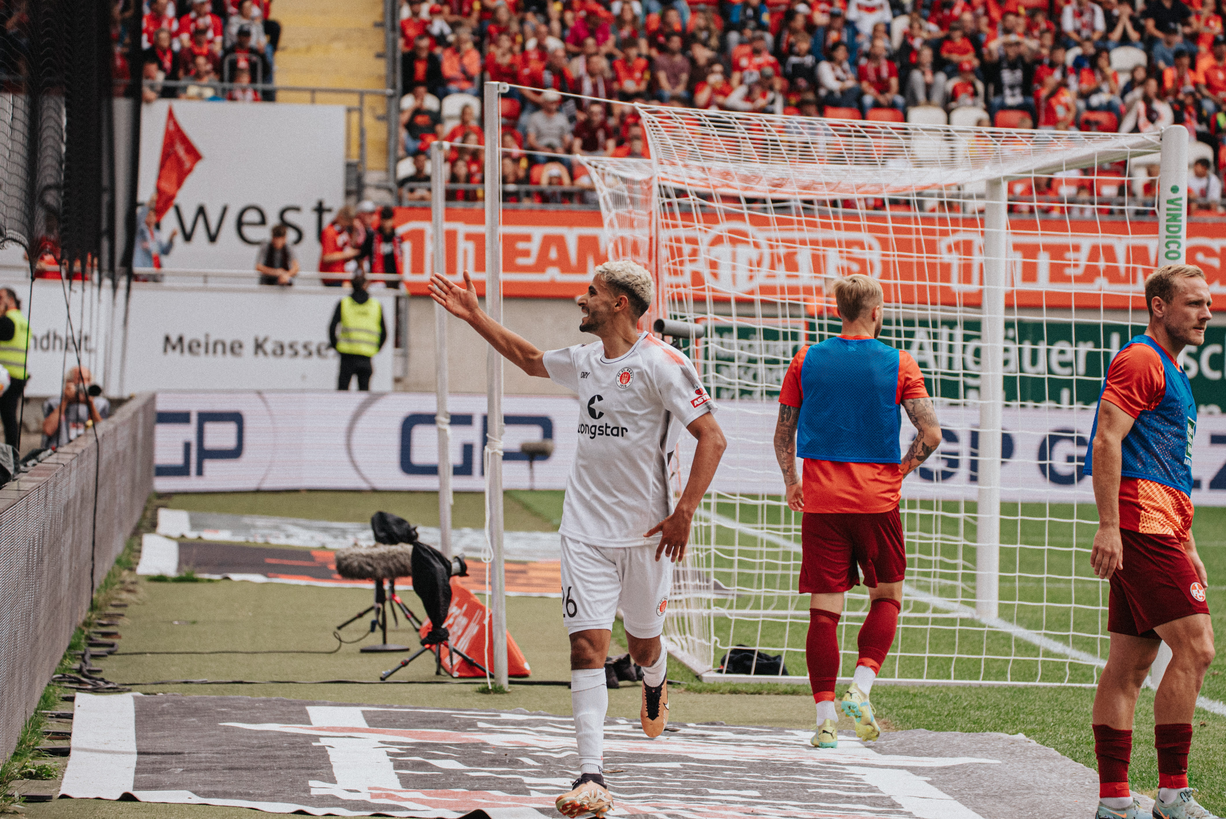 Elias Saad celebrates after opening the scoring.