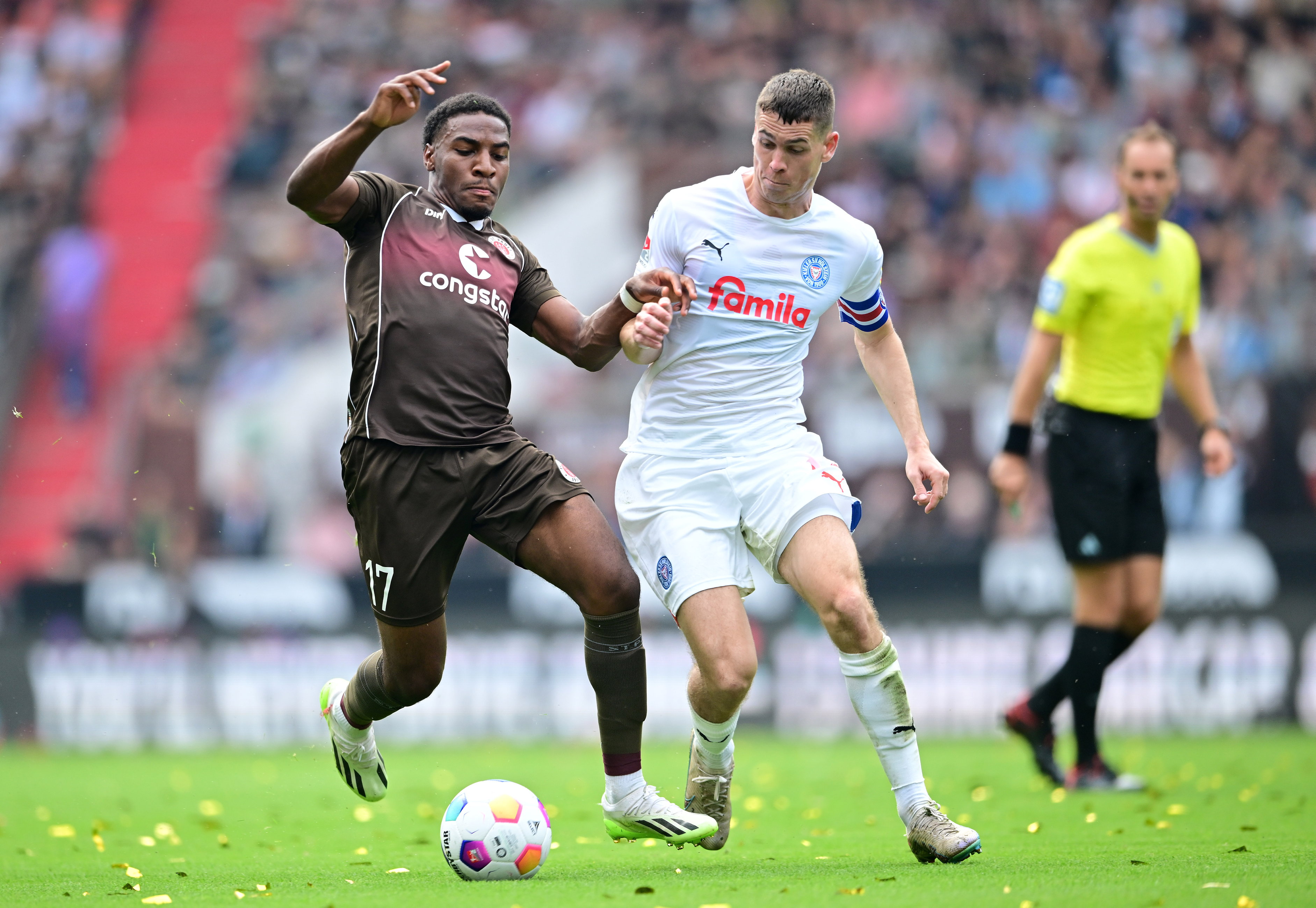 Oladapo Afolayan (seen here under challenge from Philipp Sander) put in a strong performance on the right wing against Kiel.