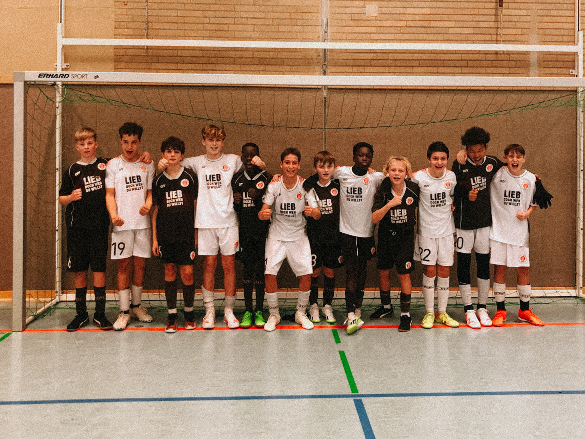 Unsere U13 war mit zwei Teams beim Hallenturnier in Bremerhaven.