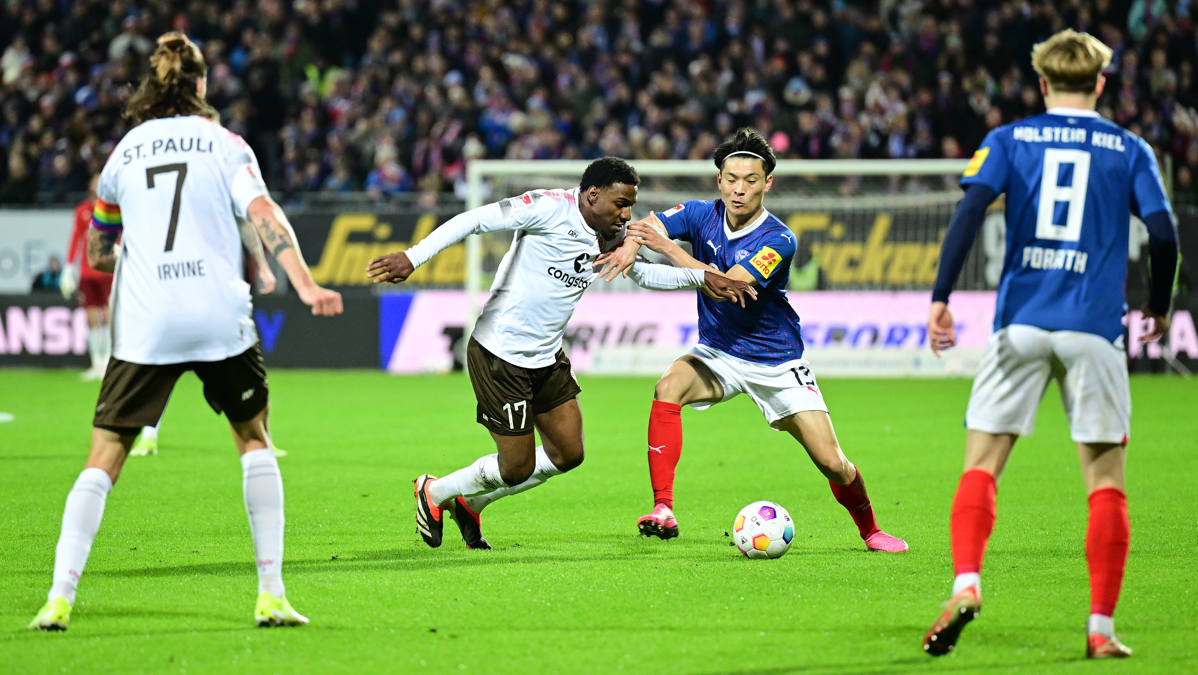 Oladapo Afolayan (here under challenge from Shuto Machino) bagged his first brace in St. Pauli colours.