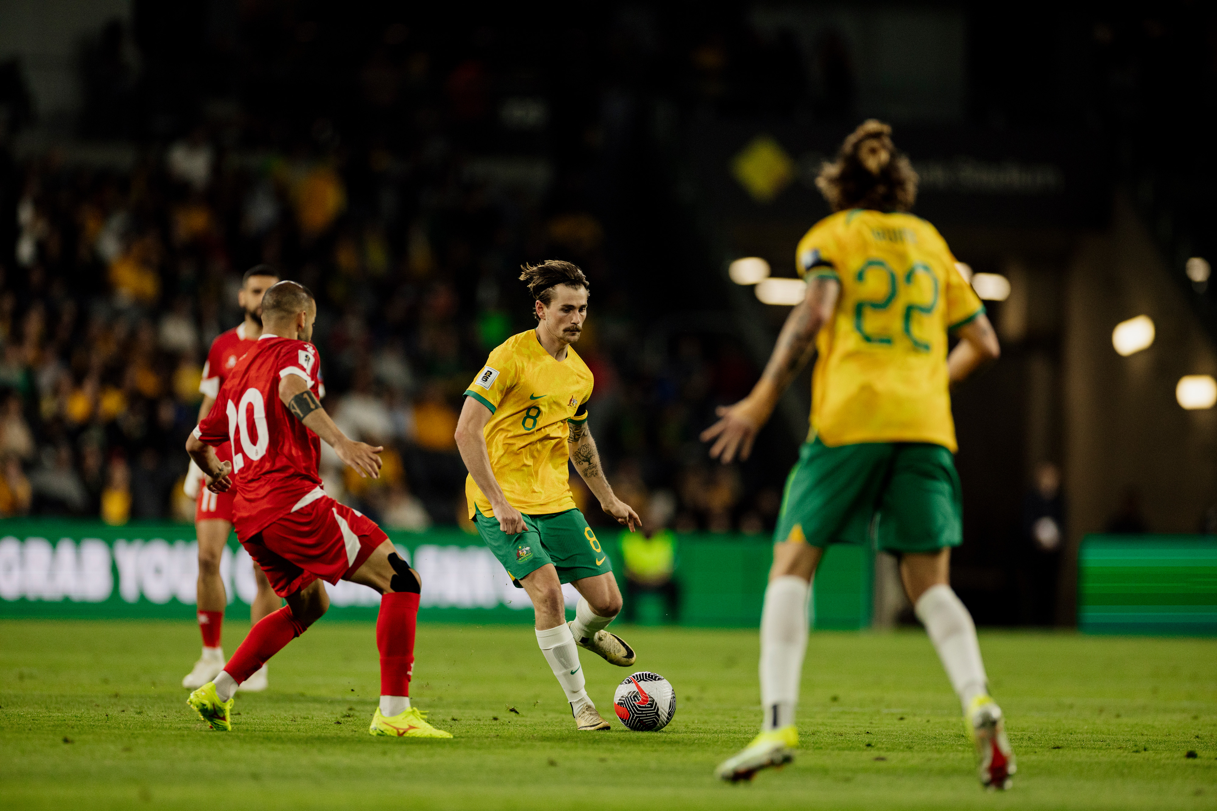 Connor Metcalfe und Jackson Irvine gewannen mit Australien auch das zweite Spiel gegen den Libanon.