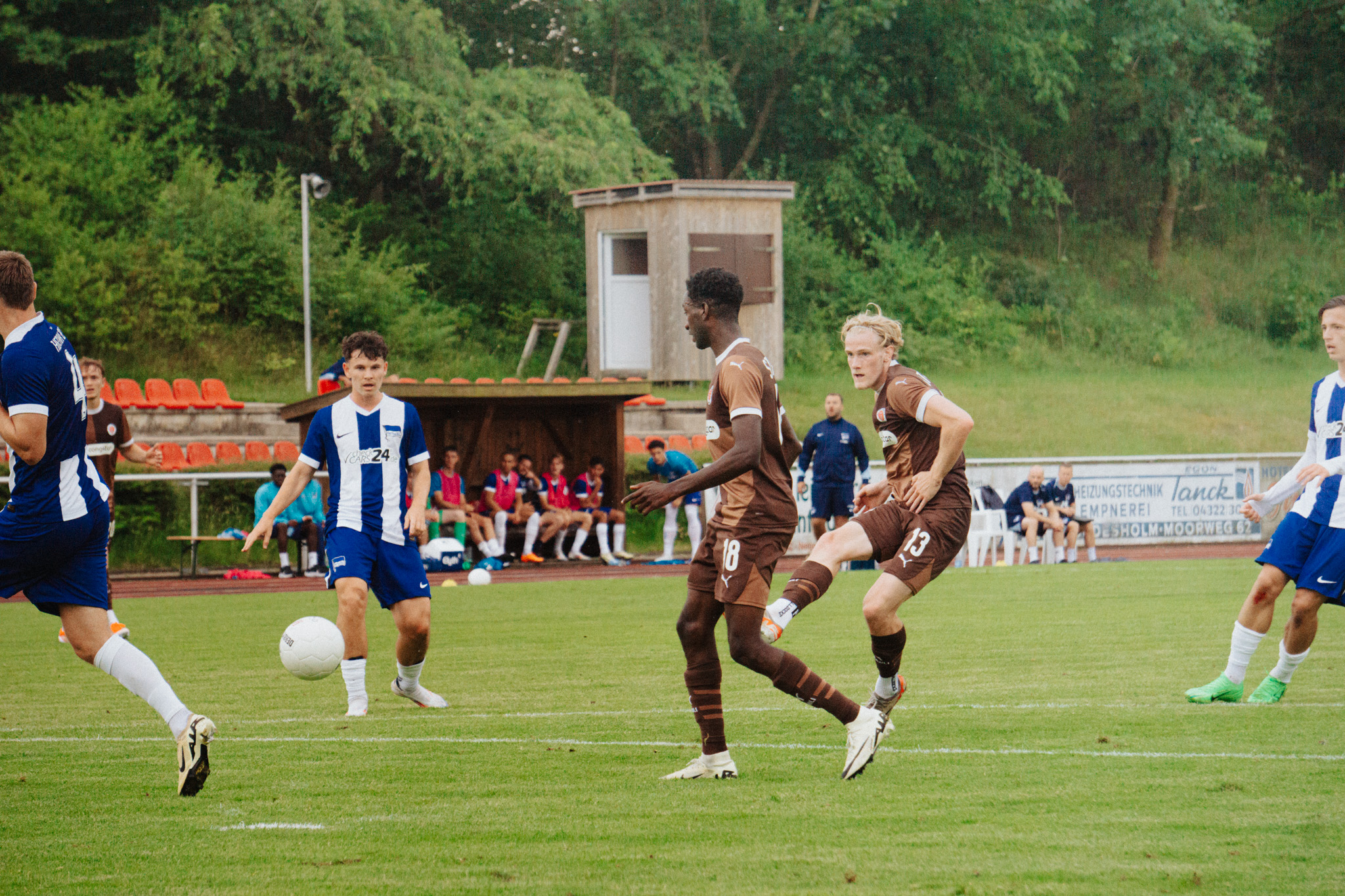 Theo Schröder (Nr. 13) war mit seinen drei Treffer der Matchwinner im Spiel gegen Herthas U23.