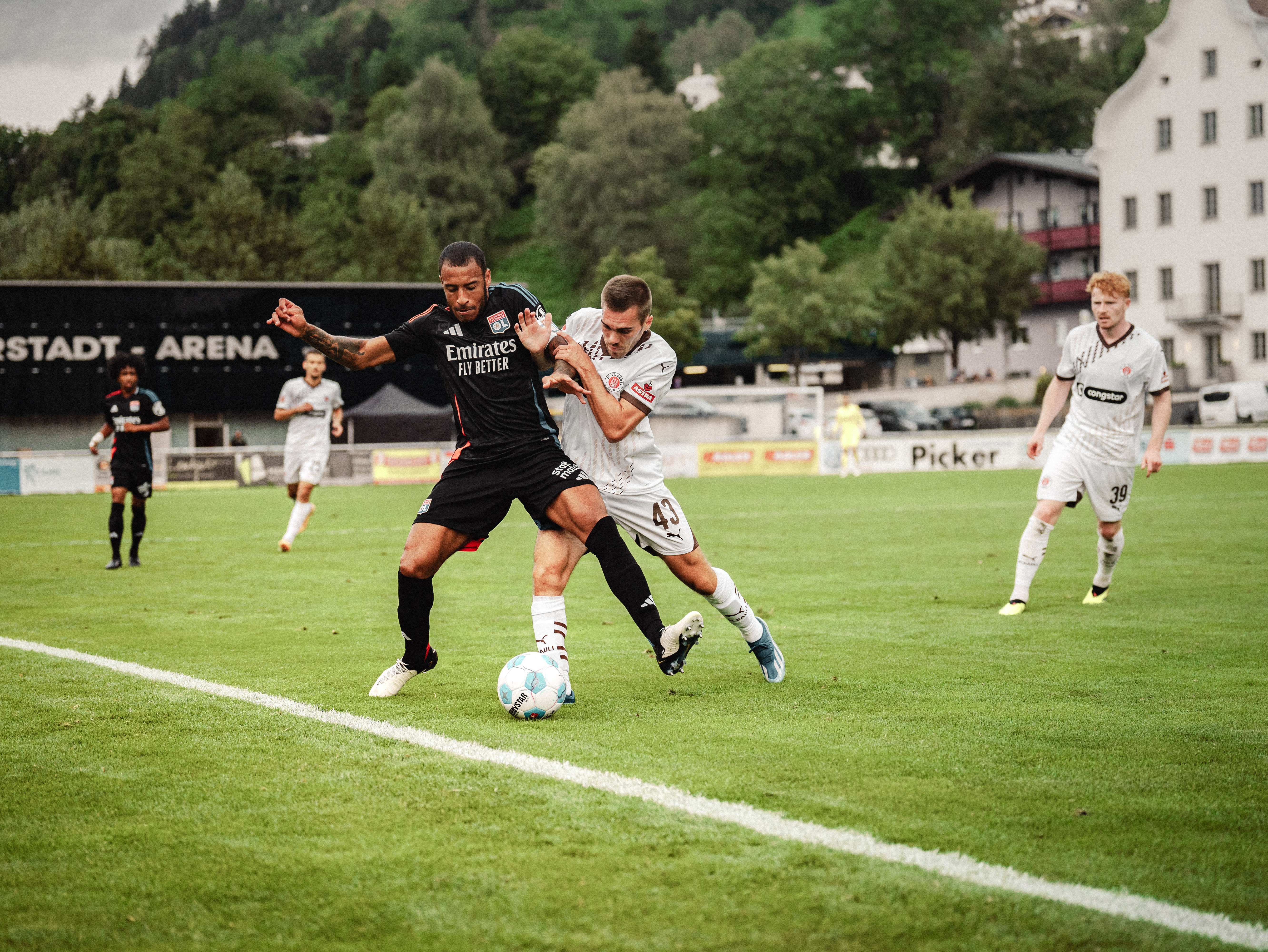 Luca Günther beim Testspiel gegen Olympique Lyon.