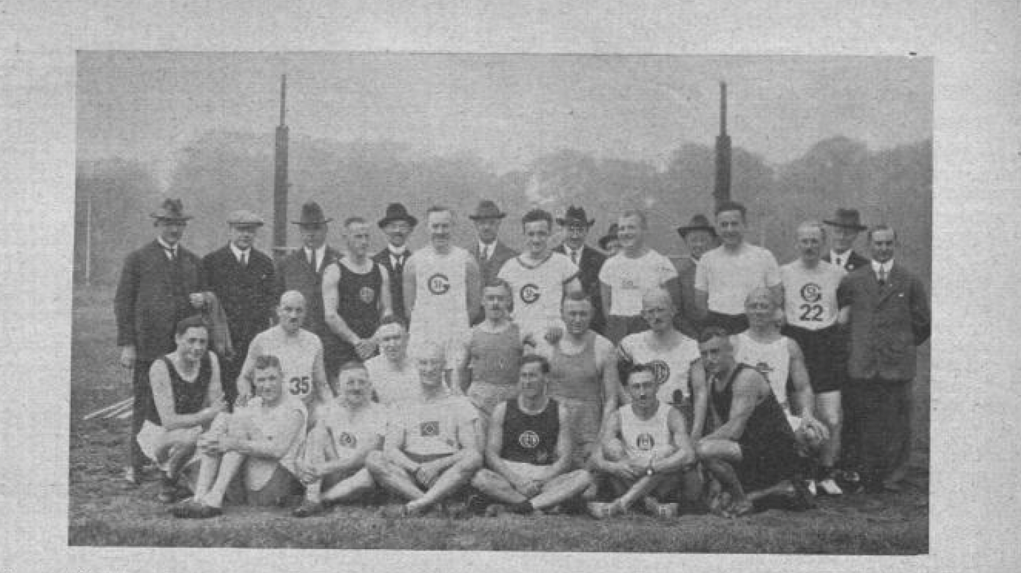 Arthur Mannheimer (auf dem Foto ganz rechts) bei einer Sportveranstaltung 1926