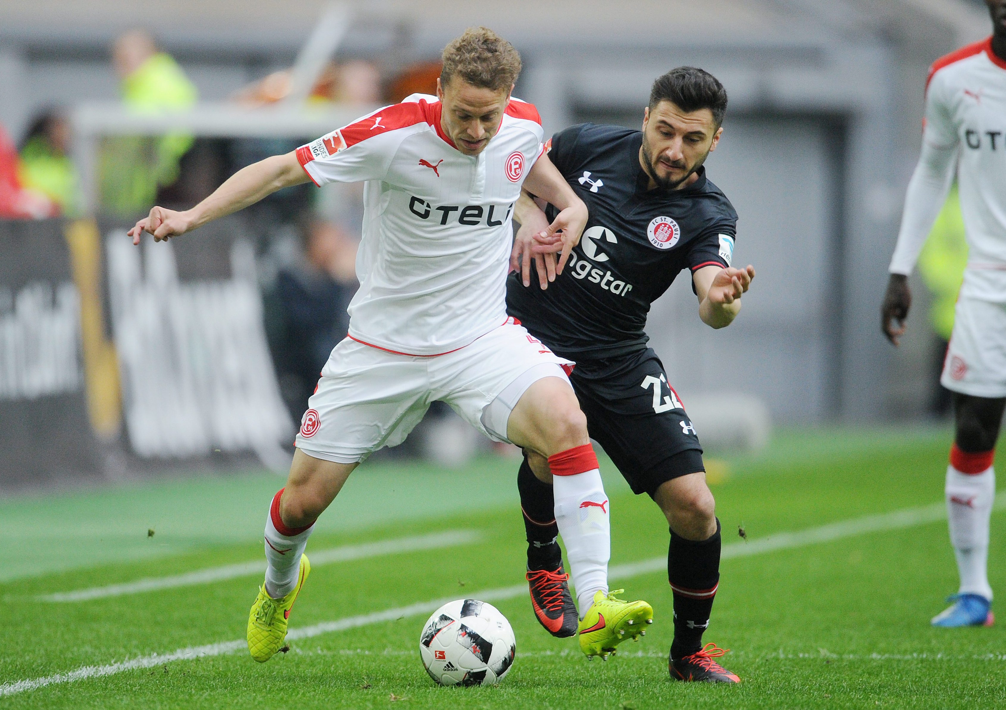 As here against Düsseldorf's Julian Schauerte, Cenk Sahin was quick into the tackle and able to win back many crucial balls.