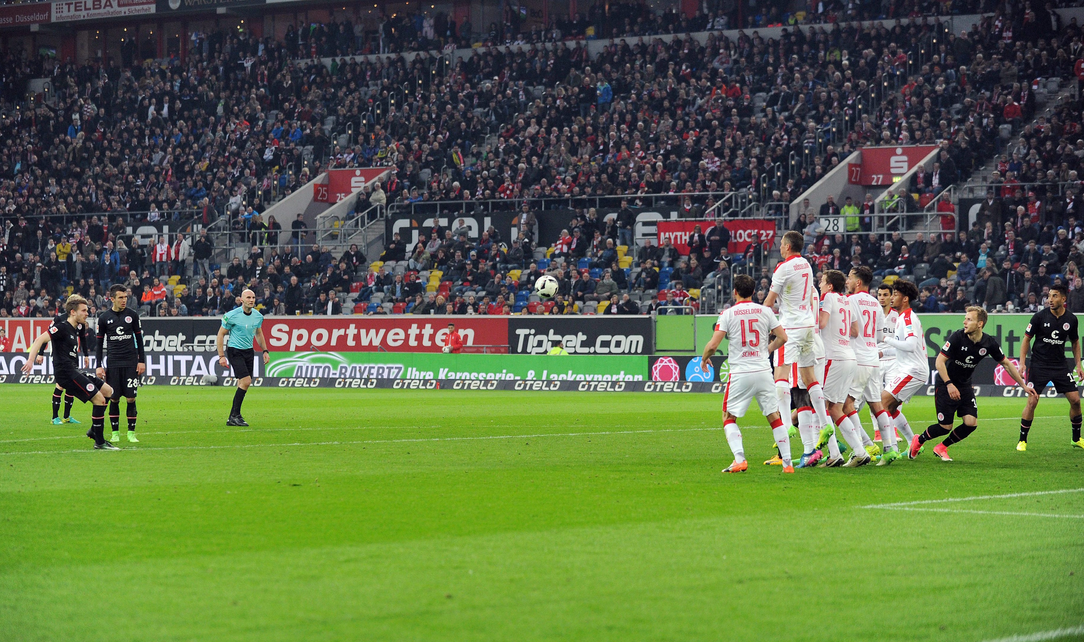 Beim Sieg gegen Fortuna Düsseldorf schlugen die Kiezkicker in der Schlussphase gleich dreimal zu. Christopher Buchtmann erzielte mit einem direkt verwandelten Freistoß das zwischenzeitliche 2:1. Kurz zuvor traf Philipp Ziereis zum 1:1, kurz vor dem Abpfiff Aziz Bouhaddouz zum 3:1-Endstand.