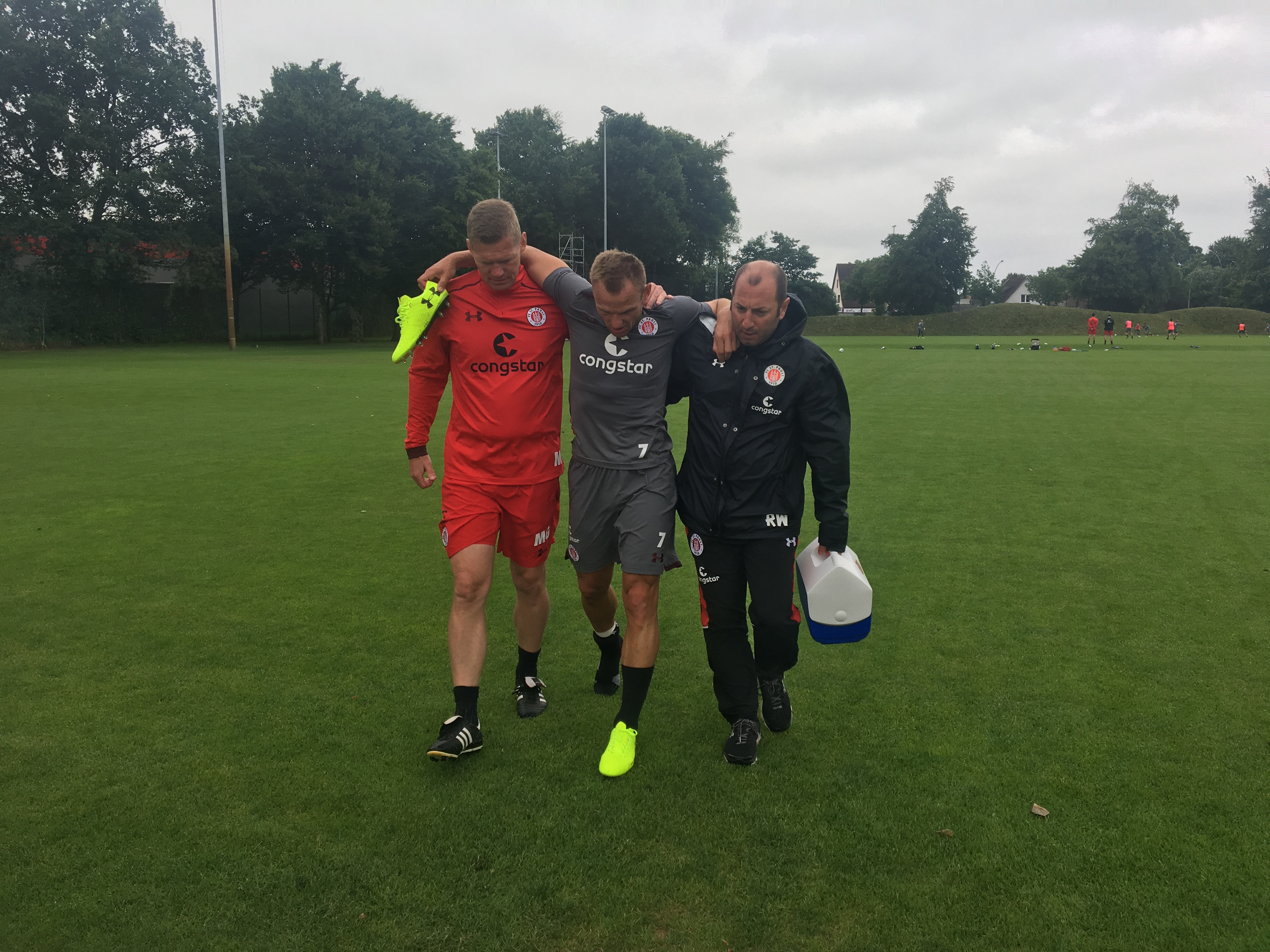 Bernd Nehrig musste aufgrund einer Sprunggelenksverletzung das Training abbrechen.