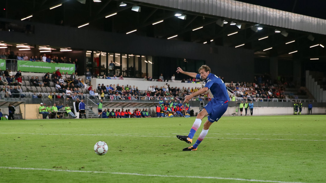 Der Moment der Entscheidung - Peter Crouch verwandelt den entscheidenden Strafstoß.