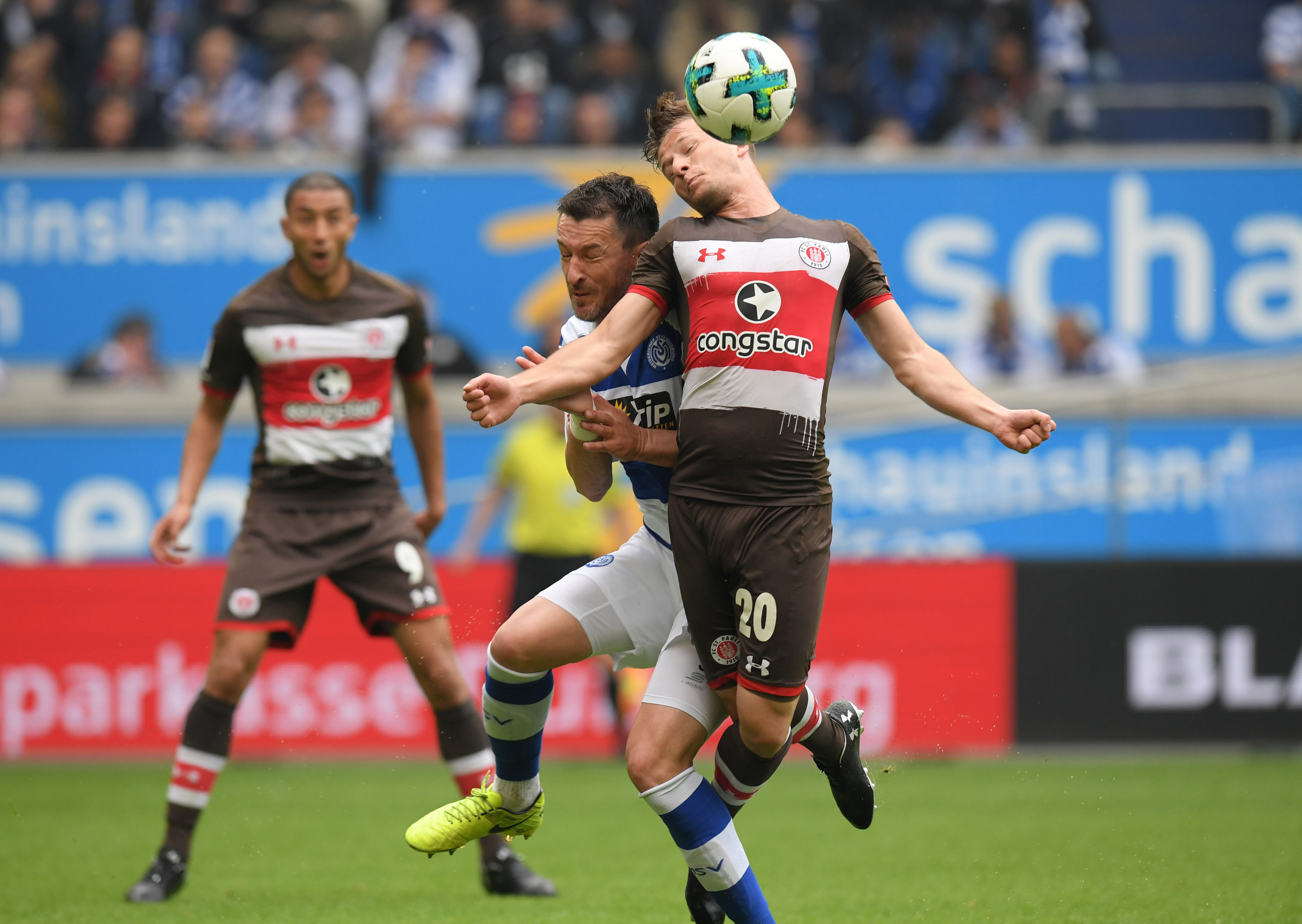 Both teams fought for every ball. Here, Duisburg's Branimir Bajic challenges Richard Neudecker.