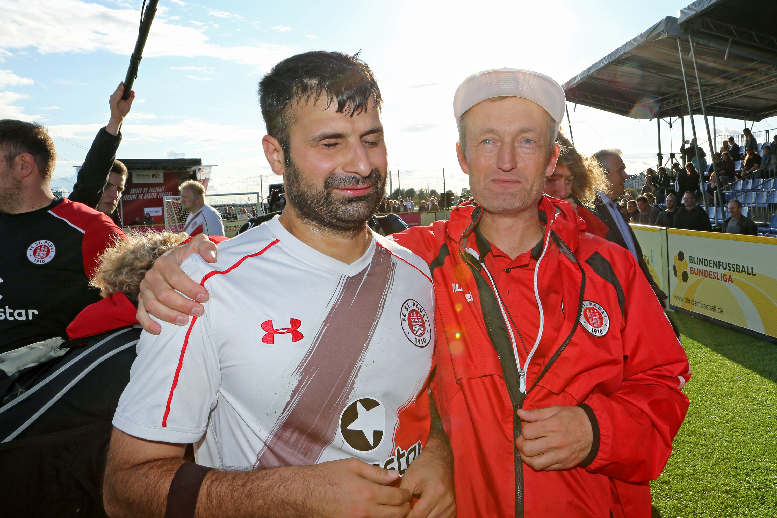 Serdal Celebi und Trainer Wolf Schmidt nach dem verlorenen DM-Finale gegen den MTV Stuttgart.