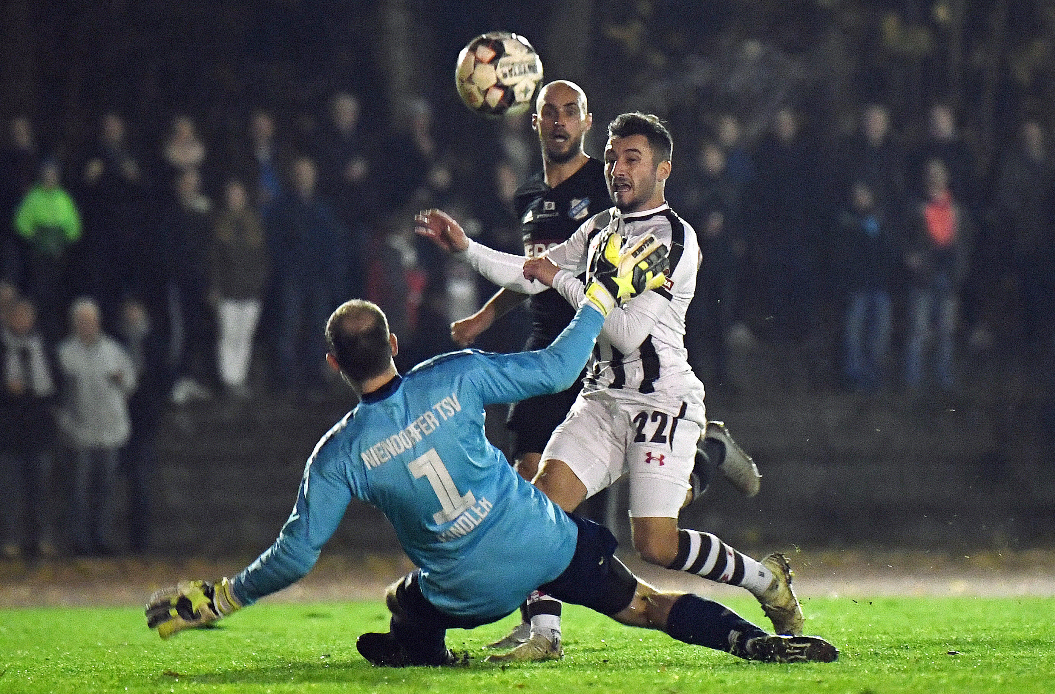 Cenk Sahin beats NTSV keeper Kindler to make it 2-1.