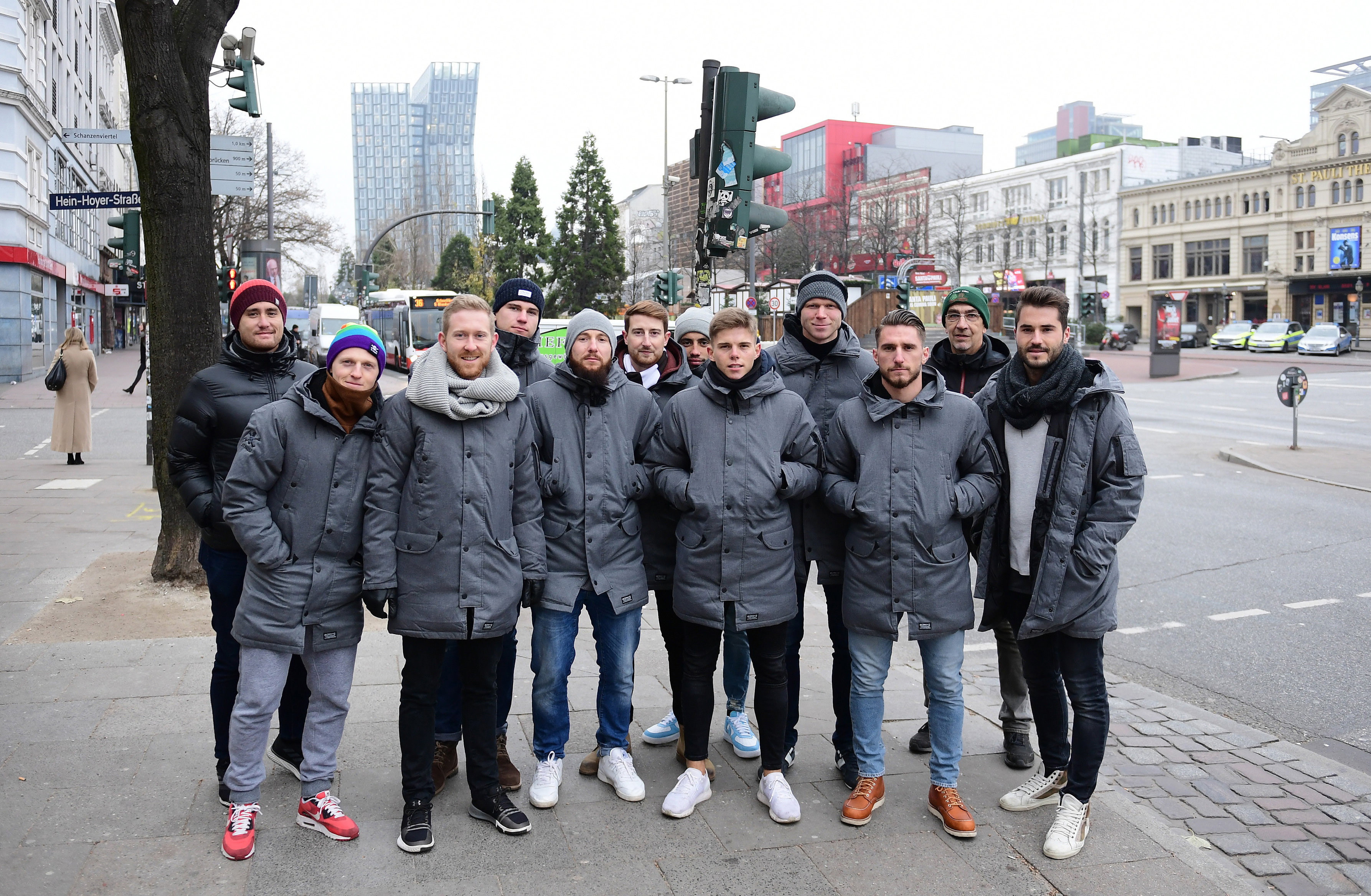 V.l.n.r.: Yuki Stalph (Trainer-Hospitant), Mats Mœller Dæhli, Christoph Hainc, Florian Carstens, Marvin Knoll, Jonas Wömmel, Ersin Zehir, Finn Ole Becker, Henk Veerman, Dimitrios Diamantakos, Sven Brux und Korbinian Müller.