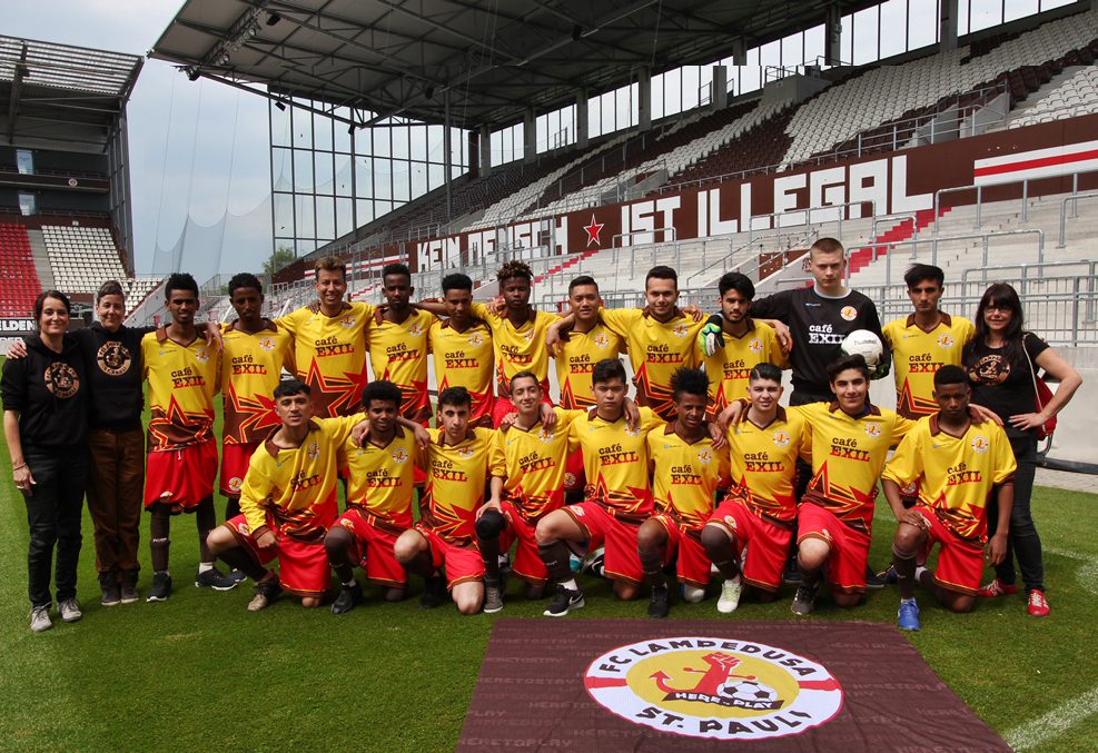 Das Team des FC Lampedusa nimmt zwar an keinem Ligabetrieb, dafür aber an Turnieren teil. U.a. gewann der FC Lampedusa 2014 und 2015 die Sanktpauliade, das Fußballturnier der Abteilungen des FC St. Pauli. Zudem bestreitet das Team Freundschaftsspiele.