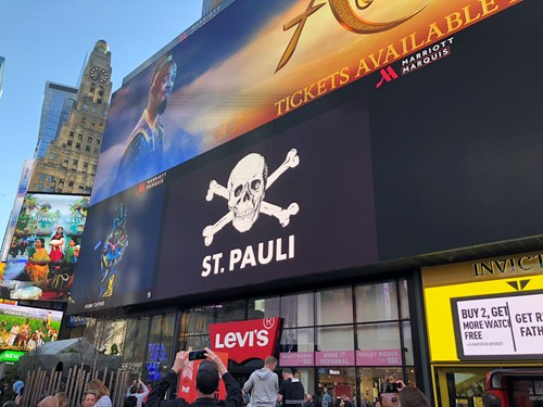 Totenkopf am Times Square