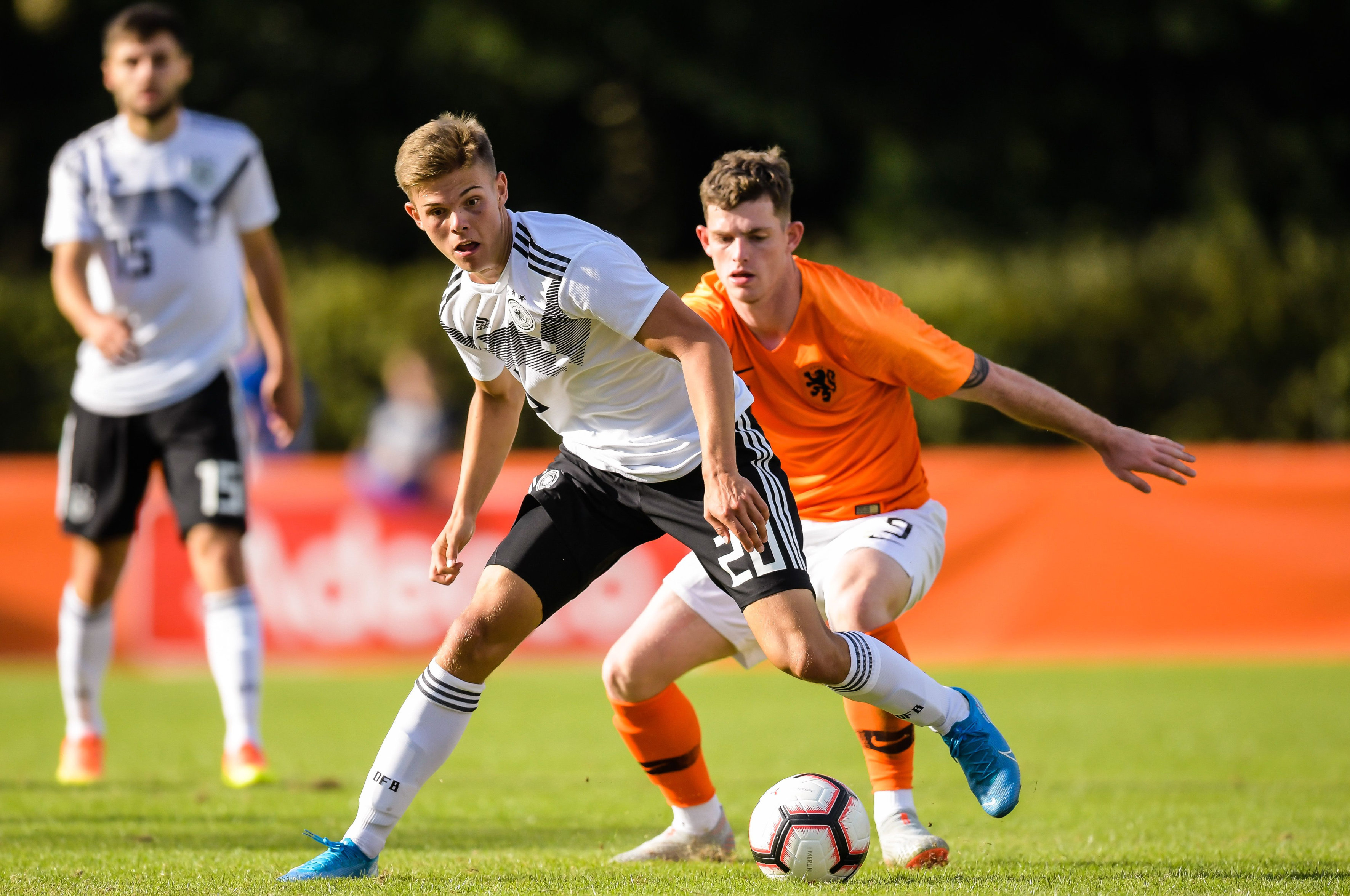 Finn Ole Becker, hier im Duell mit dem Niederländer Thomas Buitink, hat ein "Heimspiel" gegen Polen.