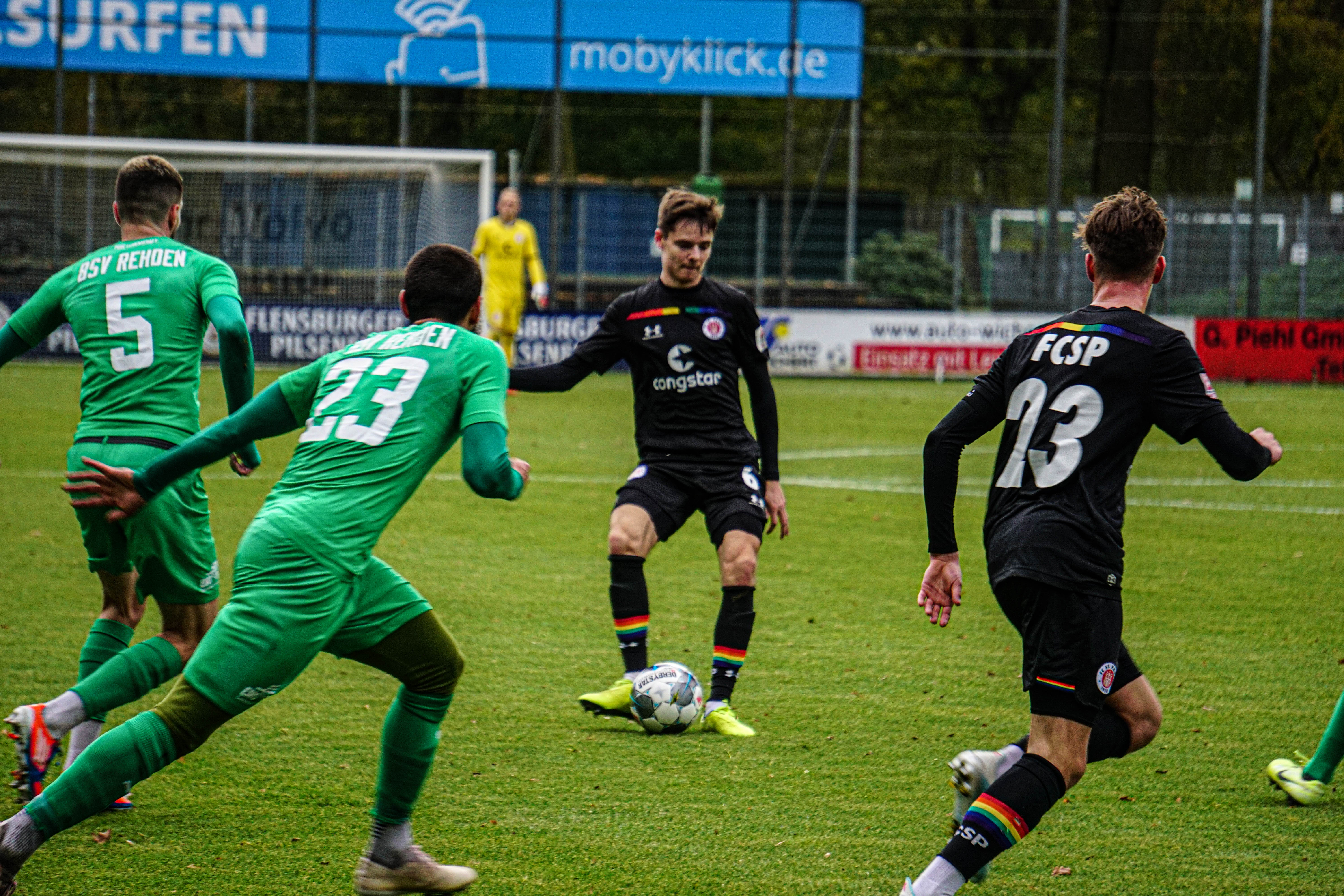 Das Selbstvertrauen mit in die Rückrunde nehmen. Jacob Münzner (l.) sucht U23-Teamkollege Christian Viet (r.).