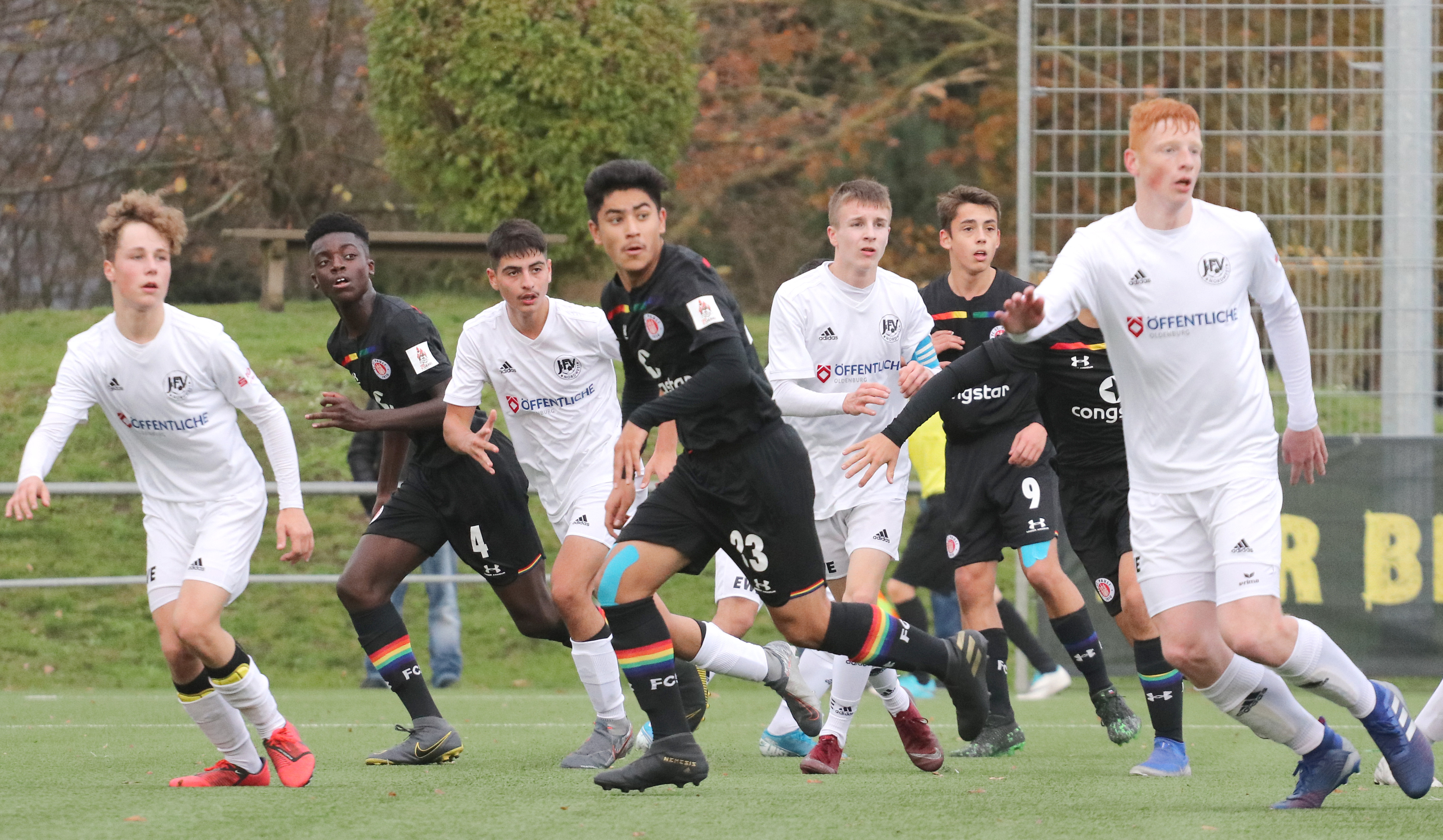 Hungrig auf weitere Tore: Maximilian Addai, Samir Amiri und Ruben Kolbusa (v.l.n.r.) wollen in Kiel nachlegen. Foto: Marius Jendrzej