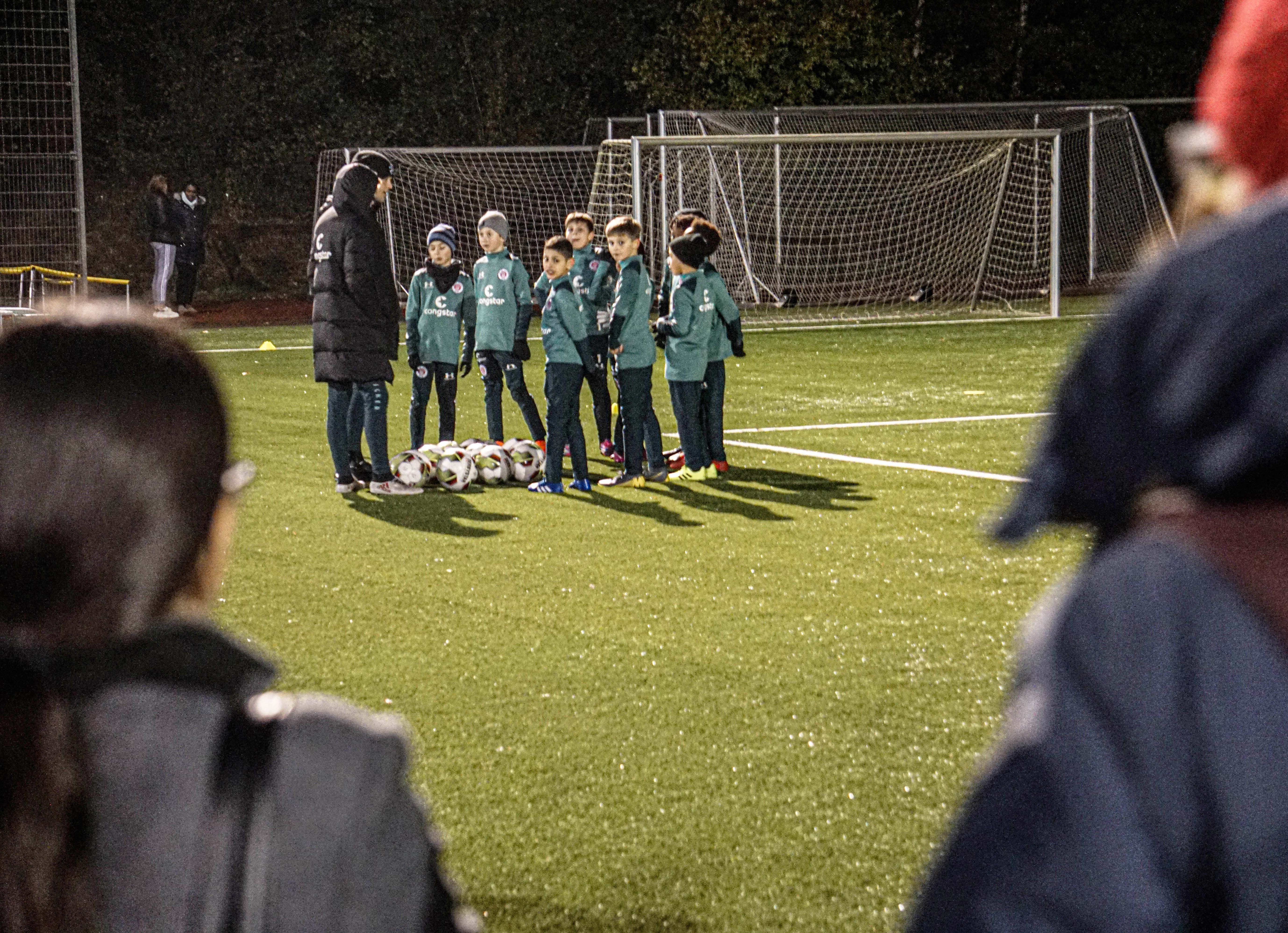 Auch beim Training unserer U10 am Dienstagabend (12.11.) verfolgten die Eltern das Training ihrer Kinder.