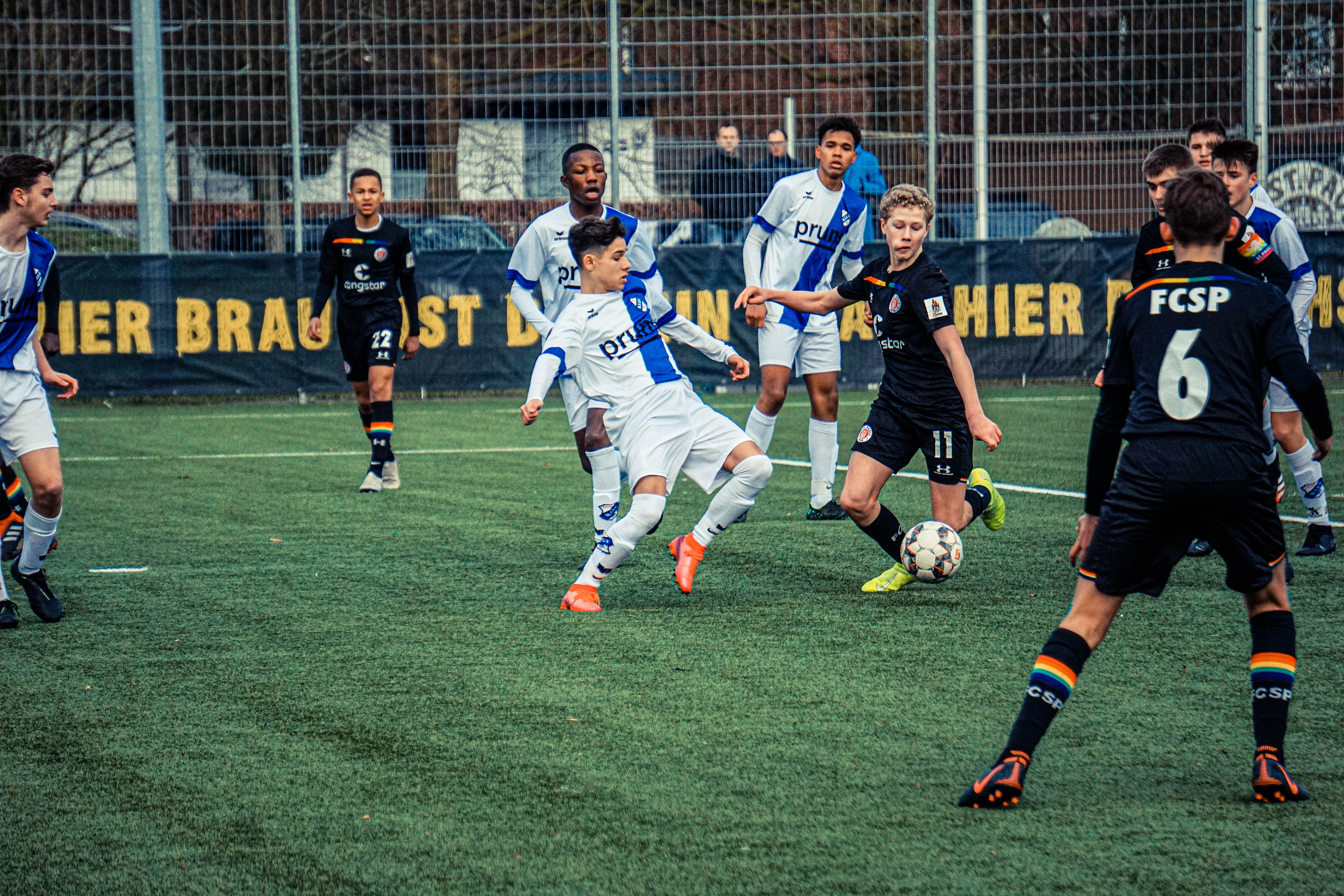 Eric da Silva Moreira, Piet Scobel, Niklas Jovanovic und Luis Jahraus (v.l.n.r.) wollen gegen Meppen wieder einen Dreier einfahren.