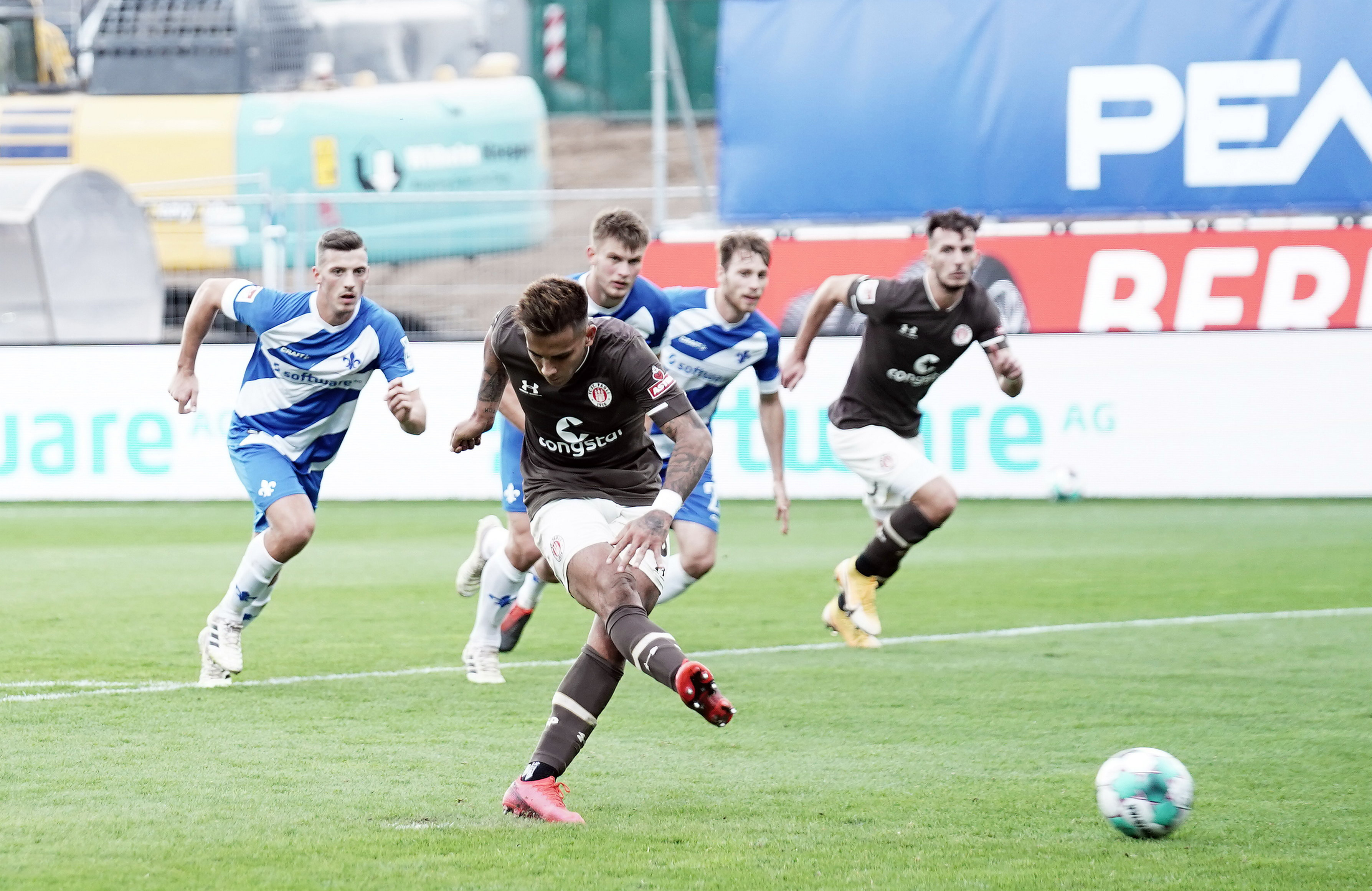 Rodrigo Zalazar bewies im Hinspiel Nervenstärke und verwandelte in der fünften Minute der Nachspielzeit einen Foulelfmeter zum 2:2-Endstand.