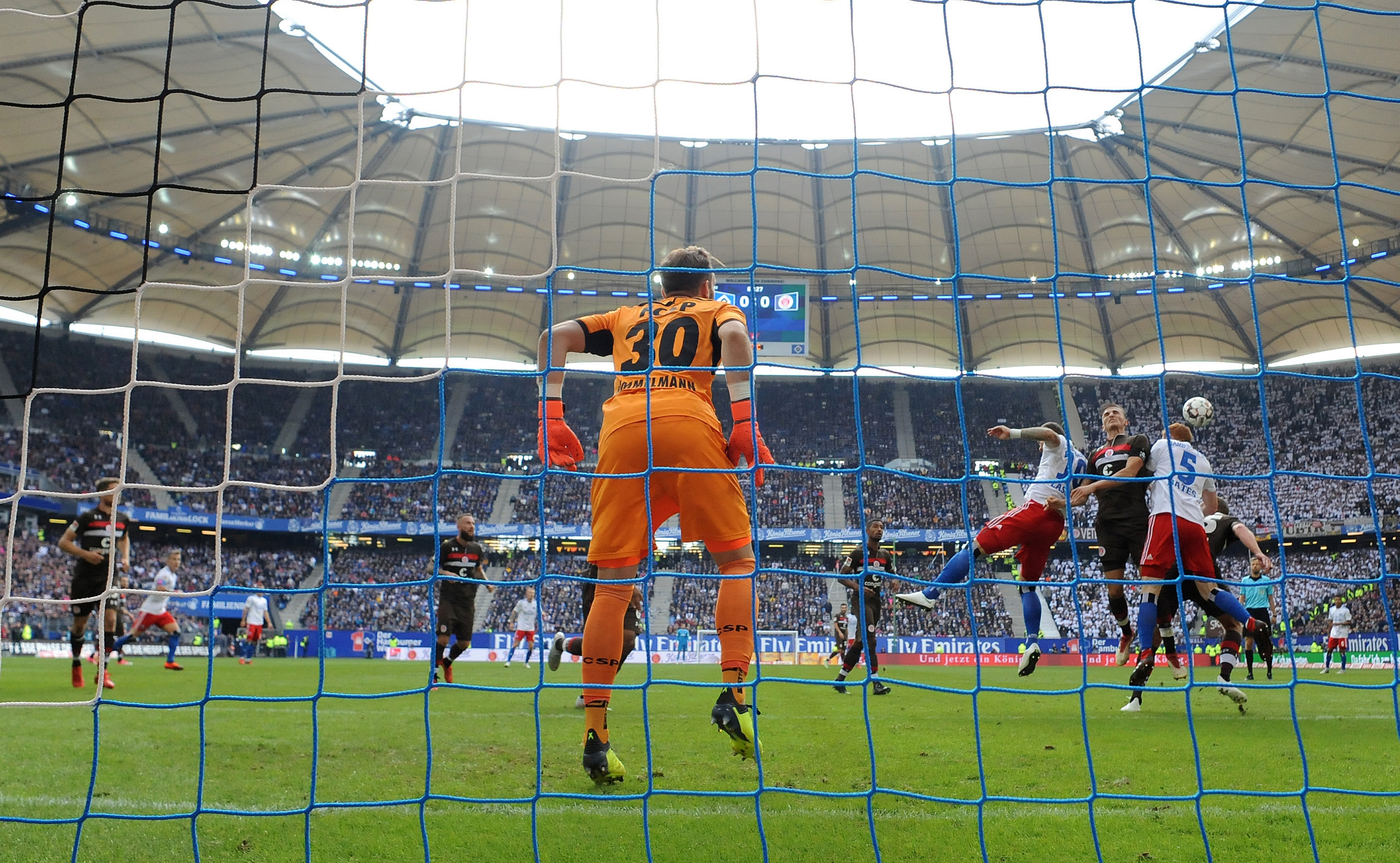 Robin Himmelmann has kept a clean sheet on each of his two appearances at the Volkspark, as here in the first derby in September 2018, which ended scoreless.